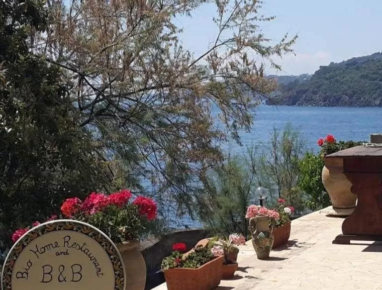 Facade/entrance in Aci Brezza di Mare