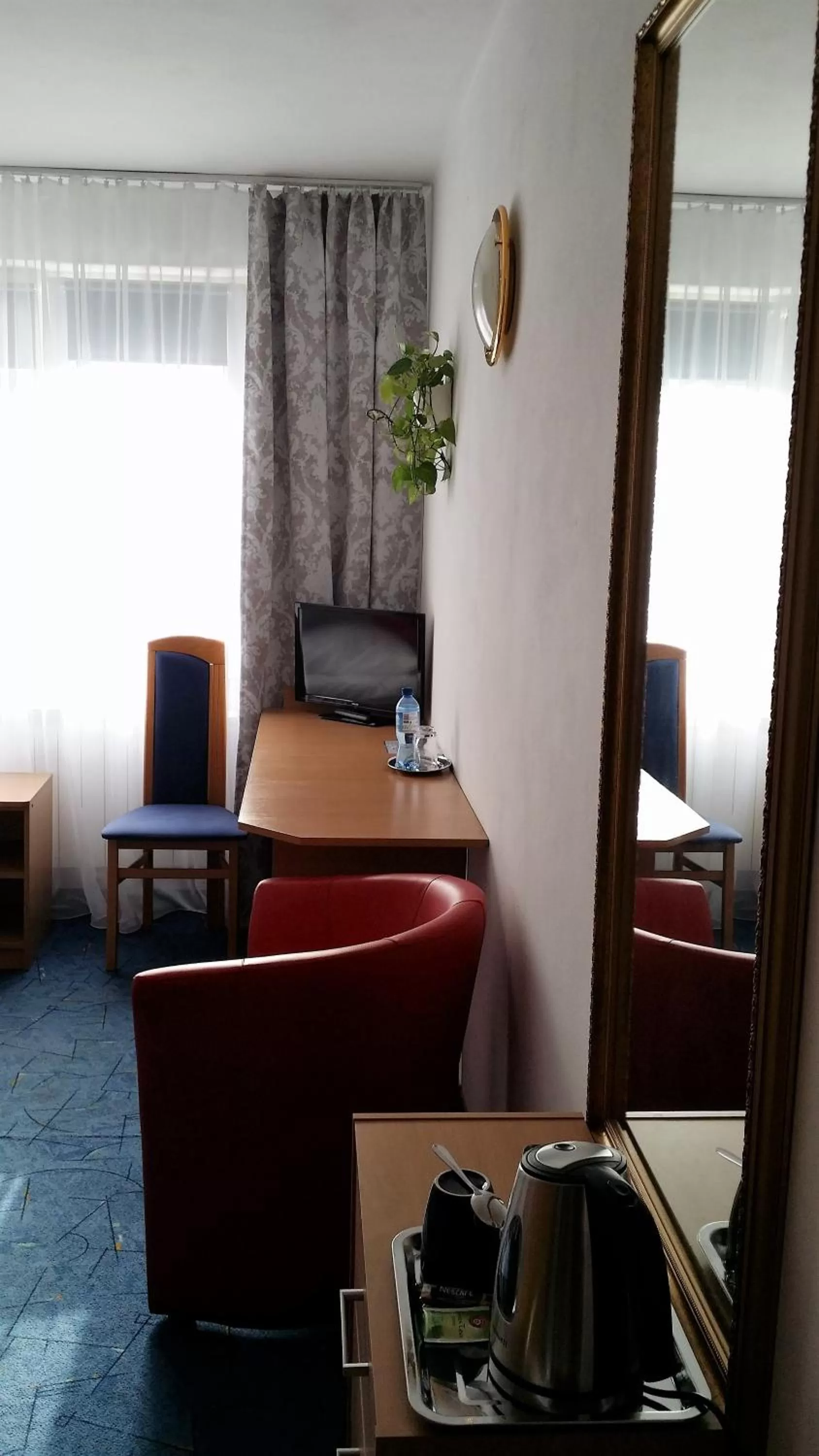 Drinks, TV/Entertainment Center in Hotel As