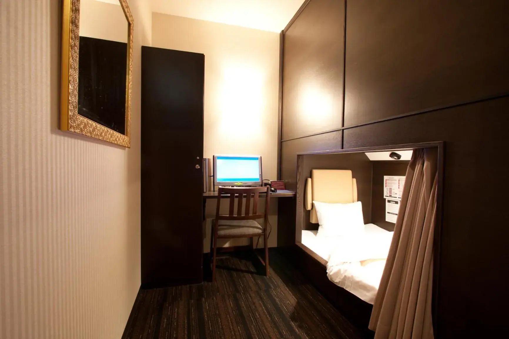 Priemium Room for Male - single occupancy in HEARTS Capsule Hotel & Spa Nakasu -Male only- Priemium Room for Male - single occupancy in HEARTS Capsule Hotel & Spa Nakasu -Male only-