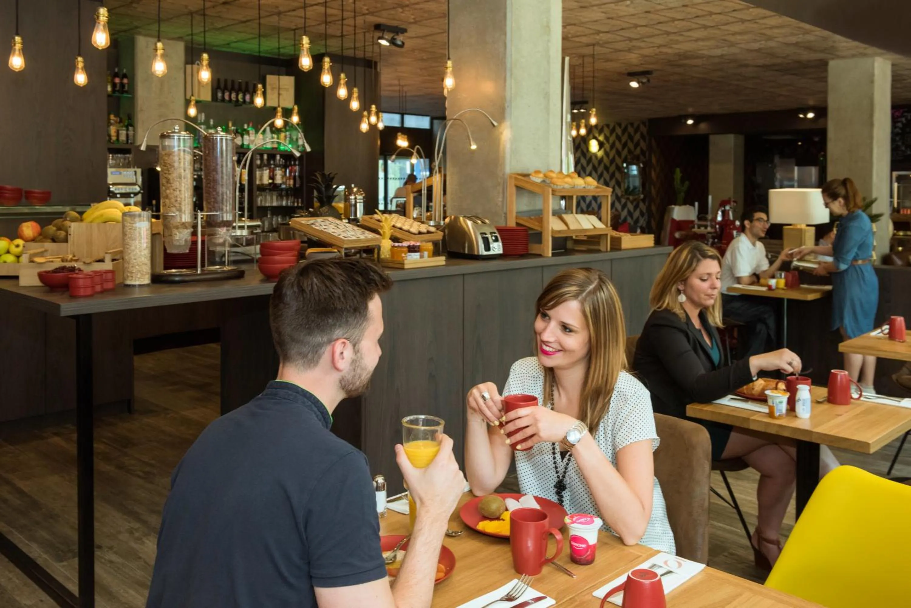 Restaurant/places to eat in Mercure Paris Porte de Pantin