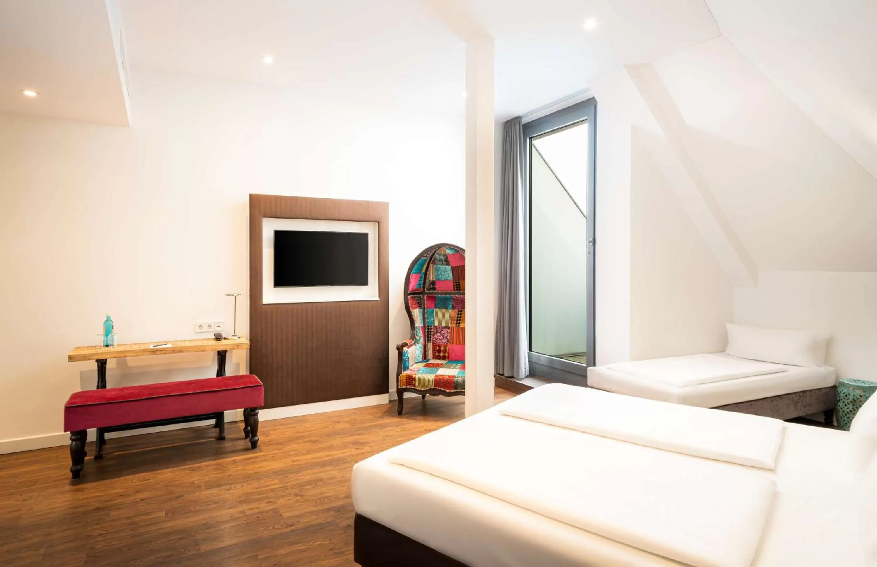 Bedroom, Bed in elaya hotel leipzig city center