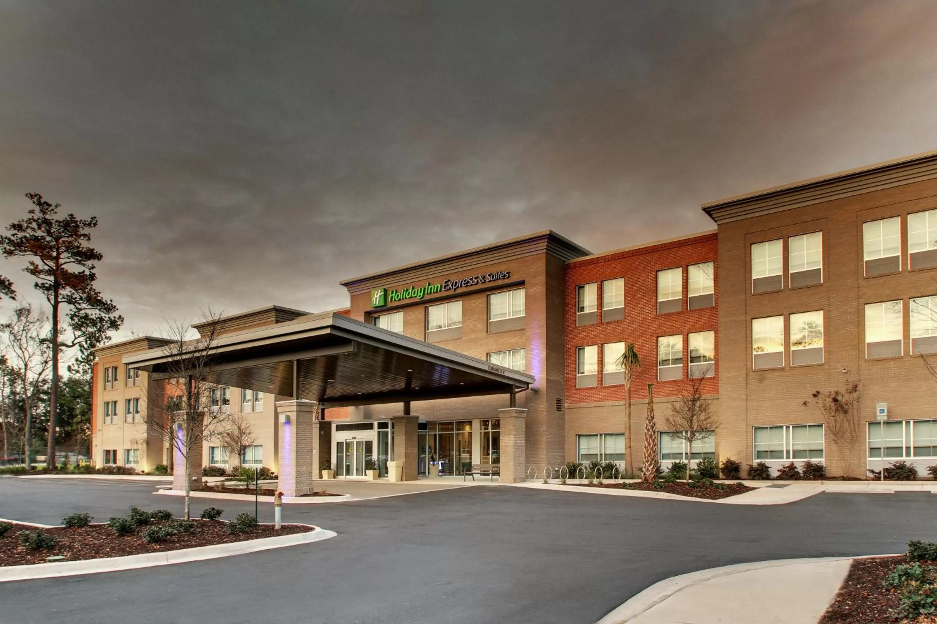 Property building in Holiday Inn Express & Suites Charleston NE Mt Pleasant US17 by IHG