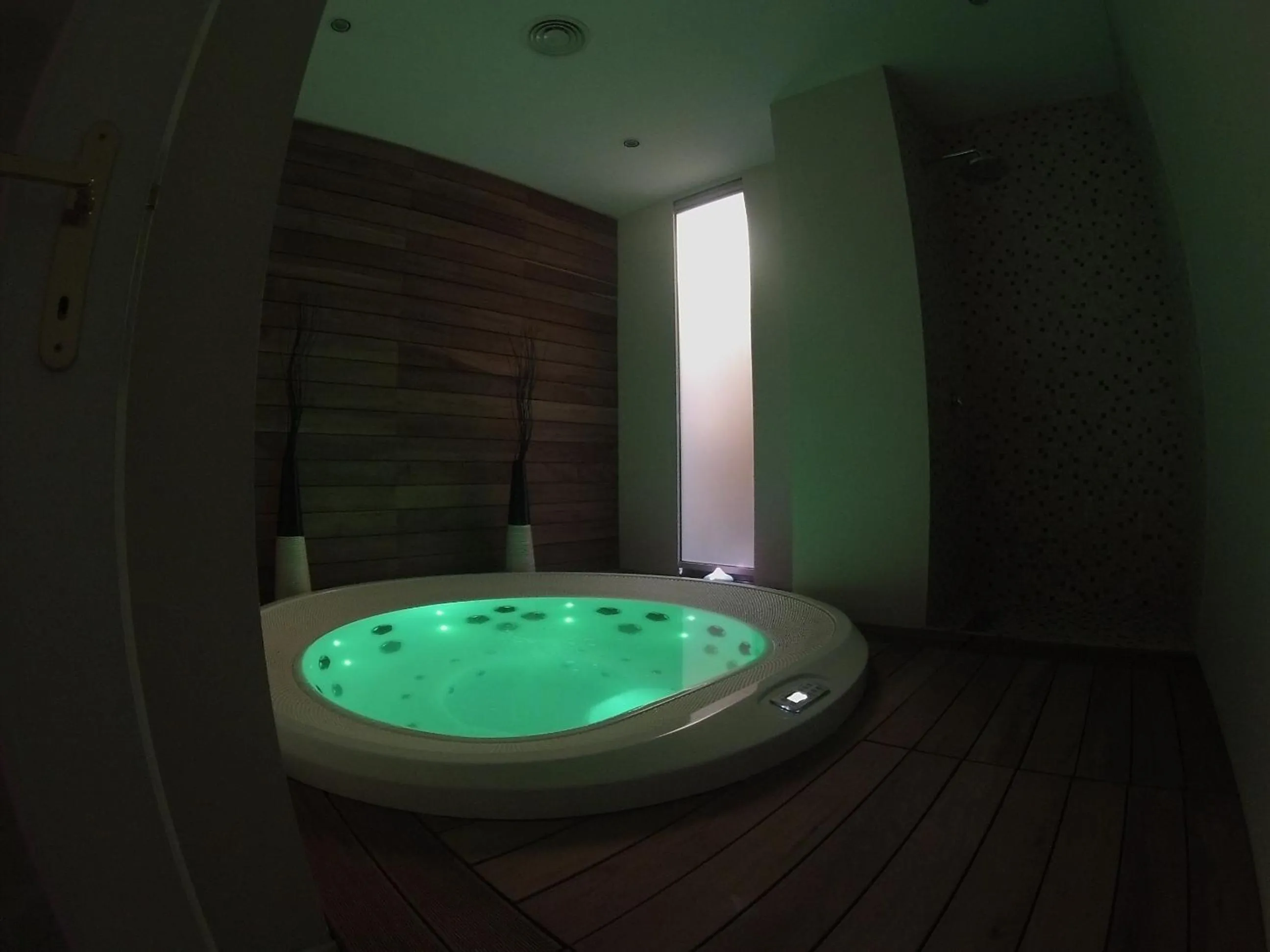 Hot Tub in Hotel Touring Wellness & Beauty