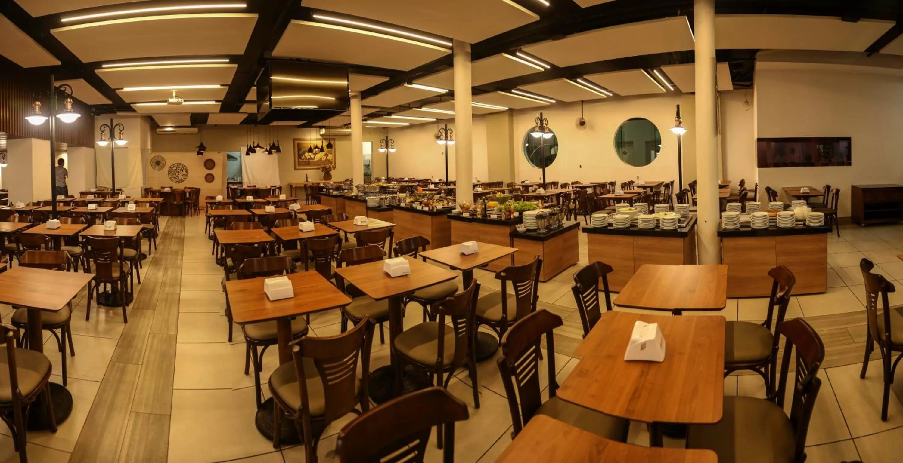 Restaurant/places to eat in Hotel Santo Graal