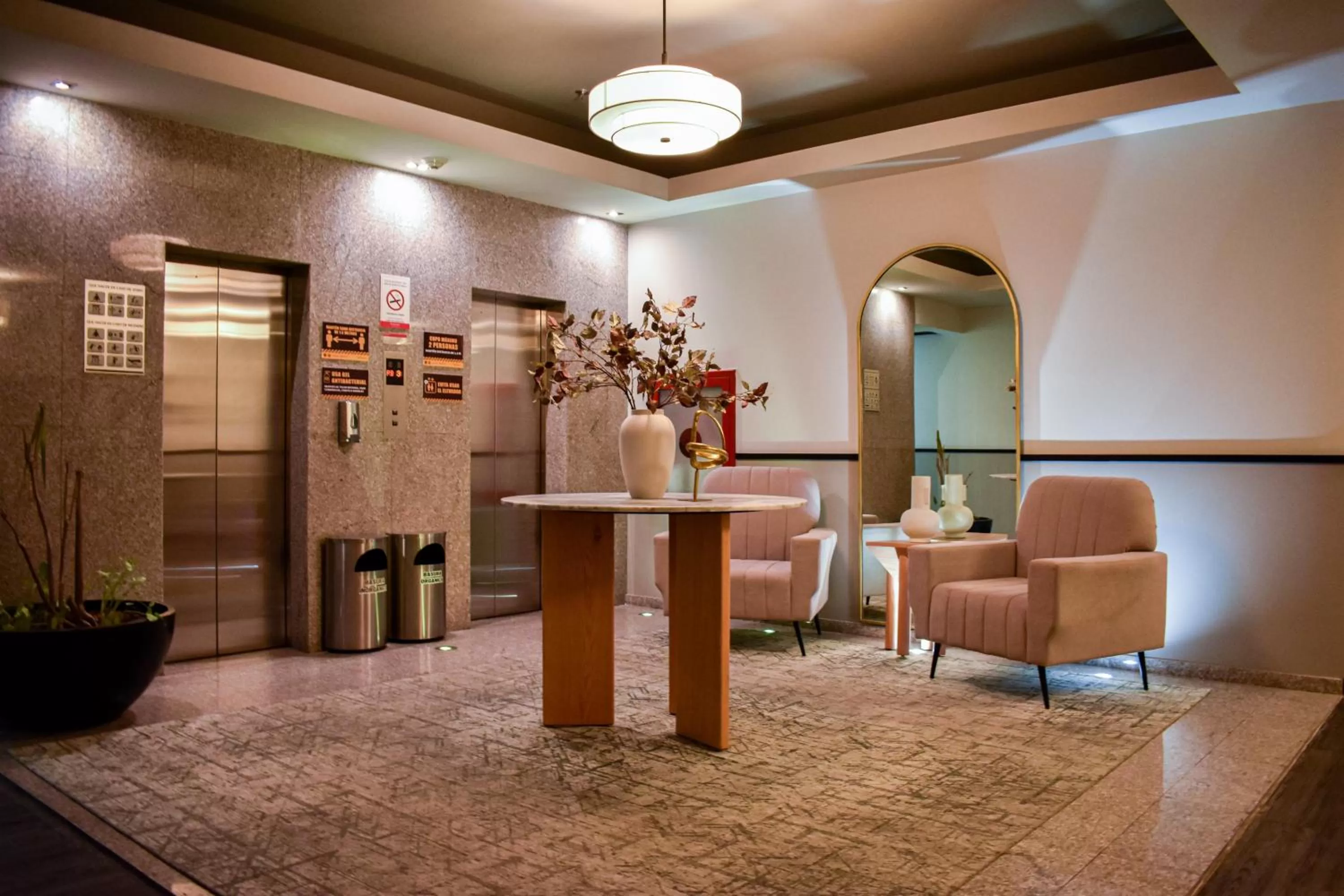 Seating area in Ramada by Wyndham Mexico City Santa Fe