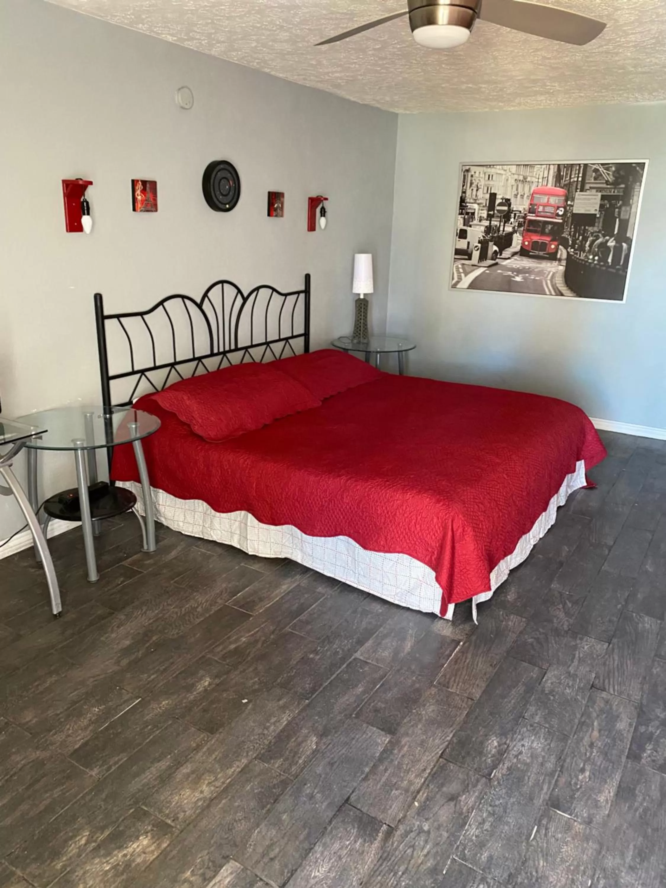 Photo of the whole room in Capri Beach Hotel