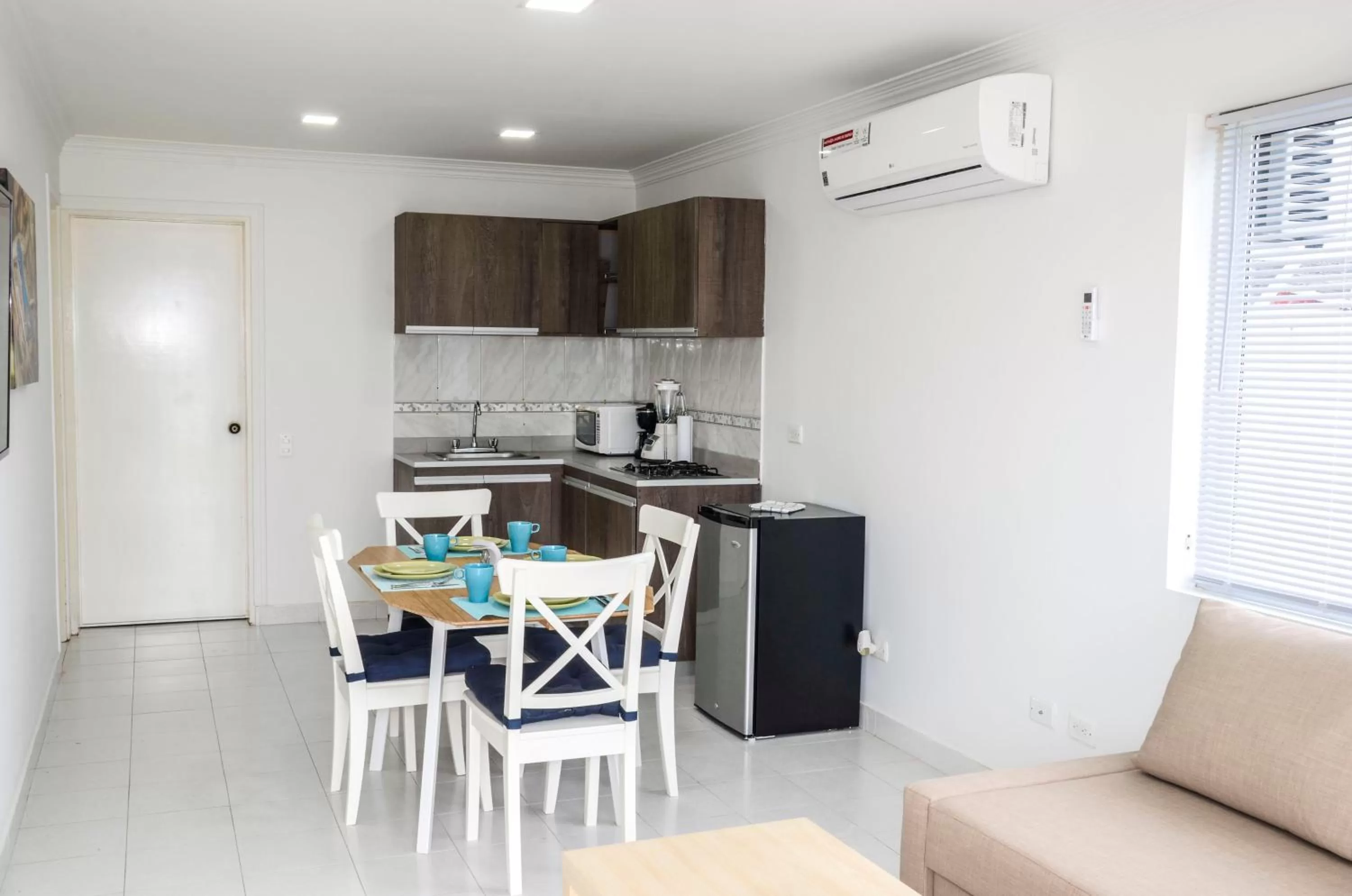 Kitchen or kitchenette, Kitchen/Kitchenette in By The Sea Guest House