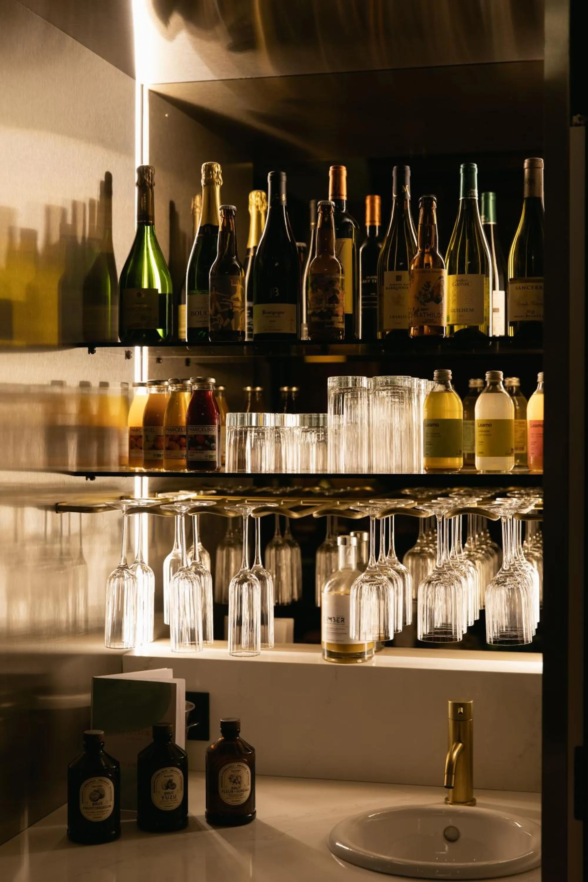 Lounge or bar in Hotel L de Lutece - Notre-Dame