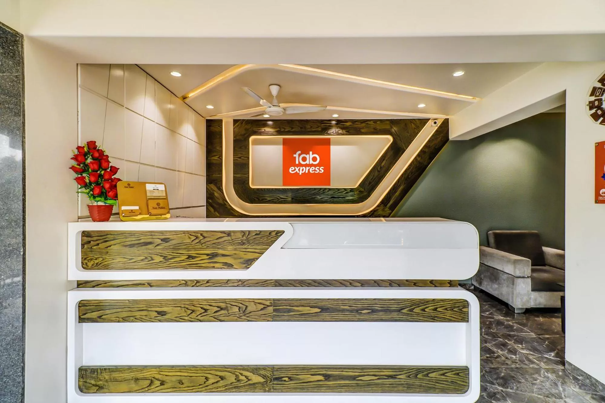 Lobby or reception, Bed in Hotel Palliate