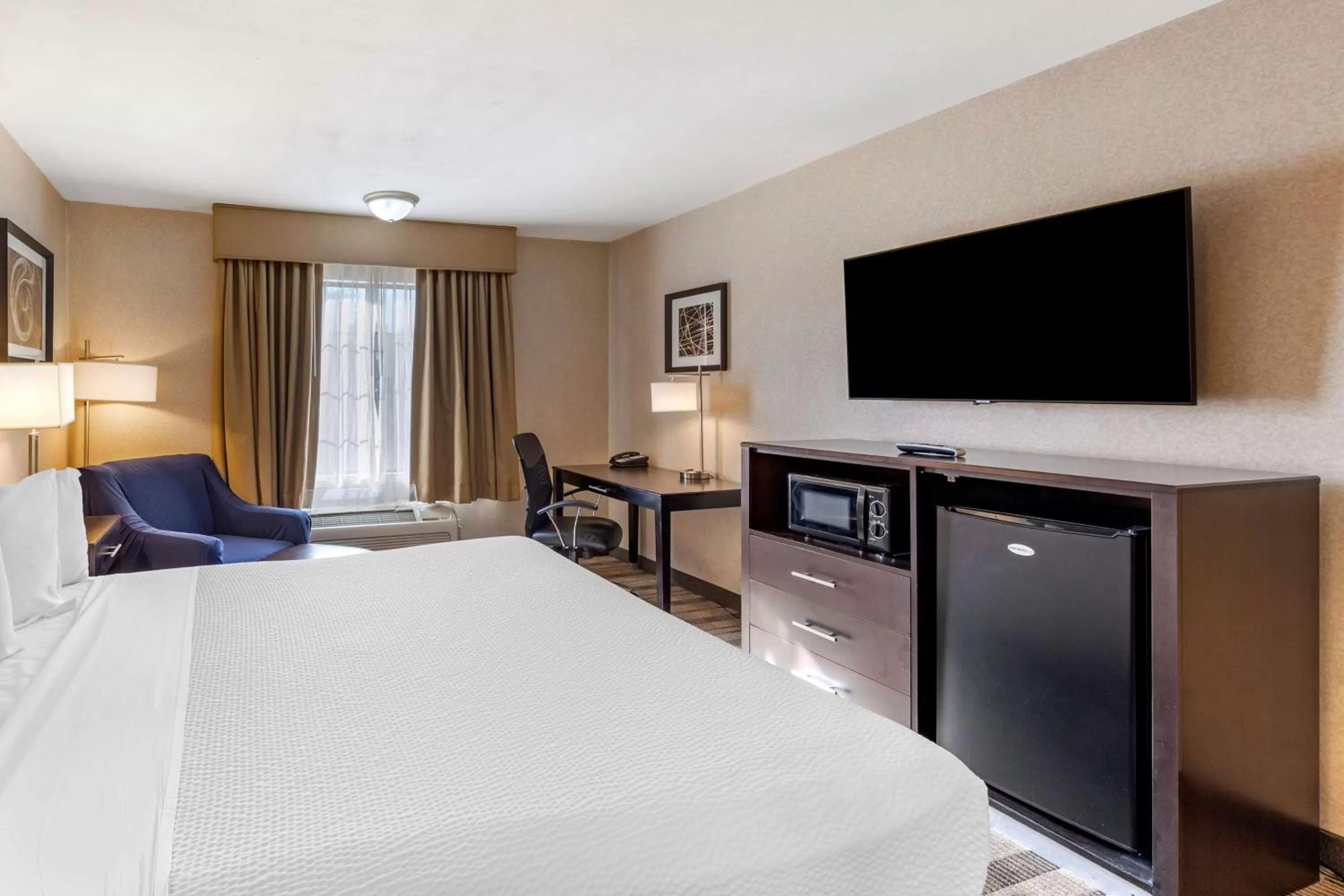 Bedroom, Bed in Best Western Country Inn Temecula