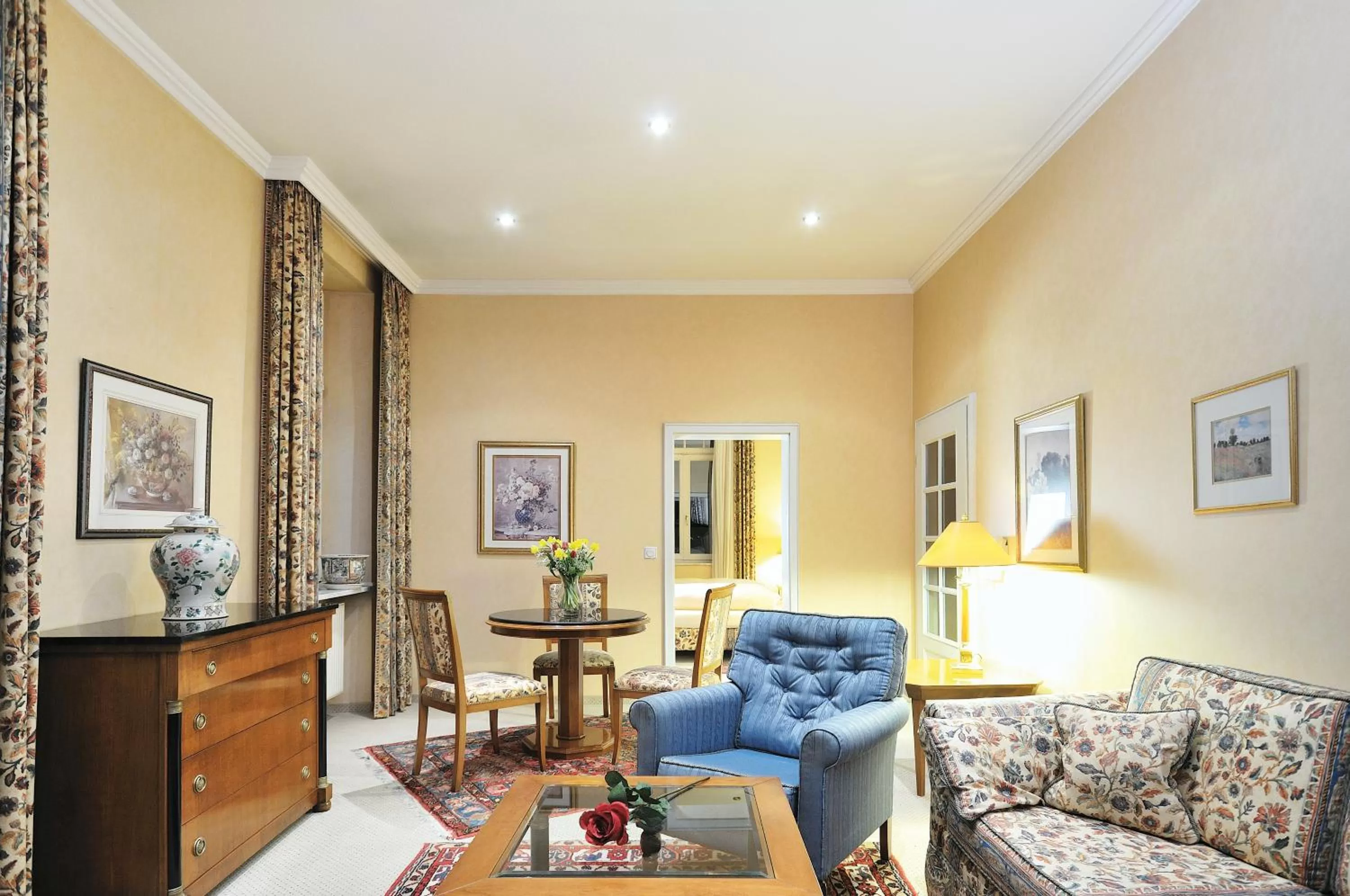 Photo of the whole room, Seating Area in Hotel Residenz am Rosengarten