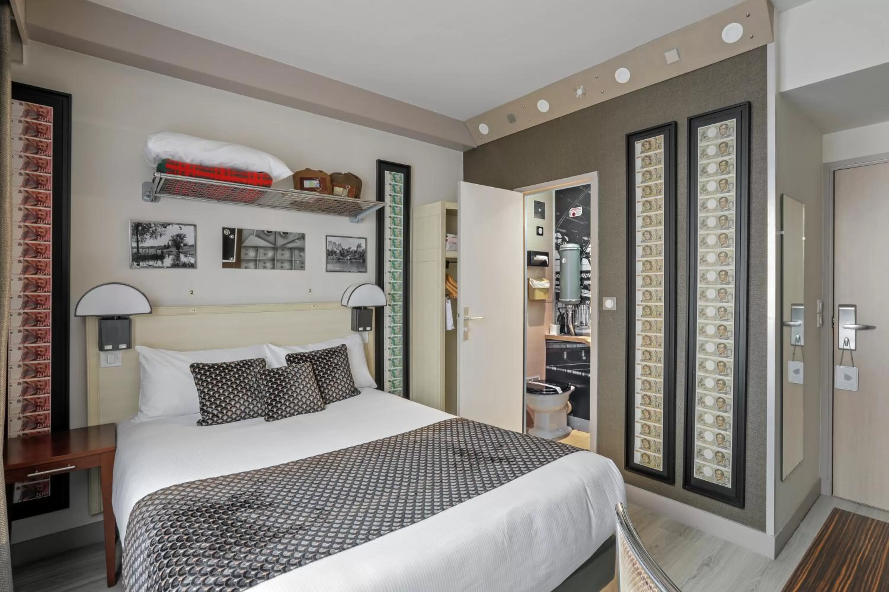 Bathroom, Bed in Urban Style hotel de l'Europe