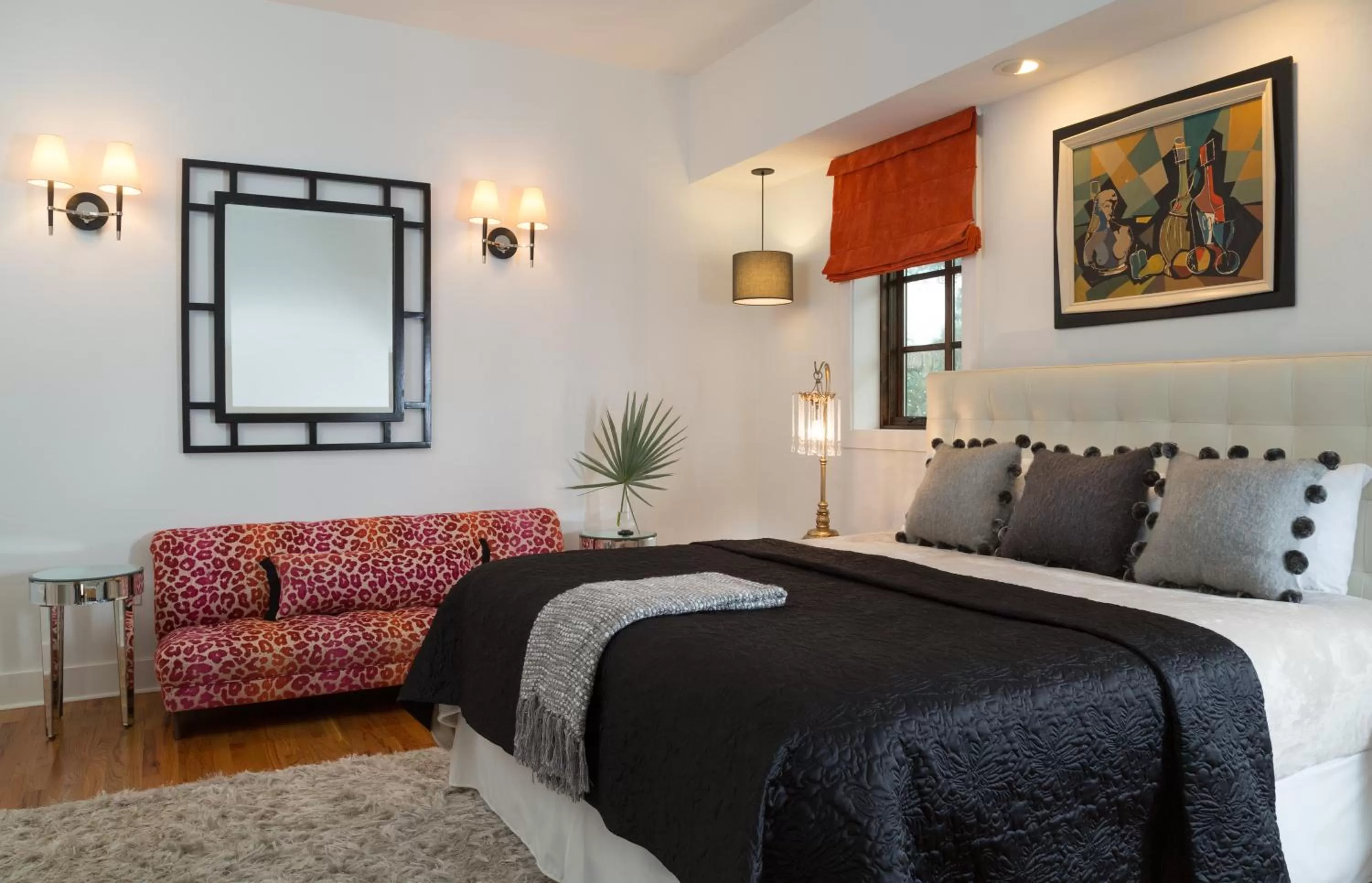 Photo of the whole room, Bed in Black Dolphin Inn