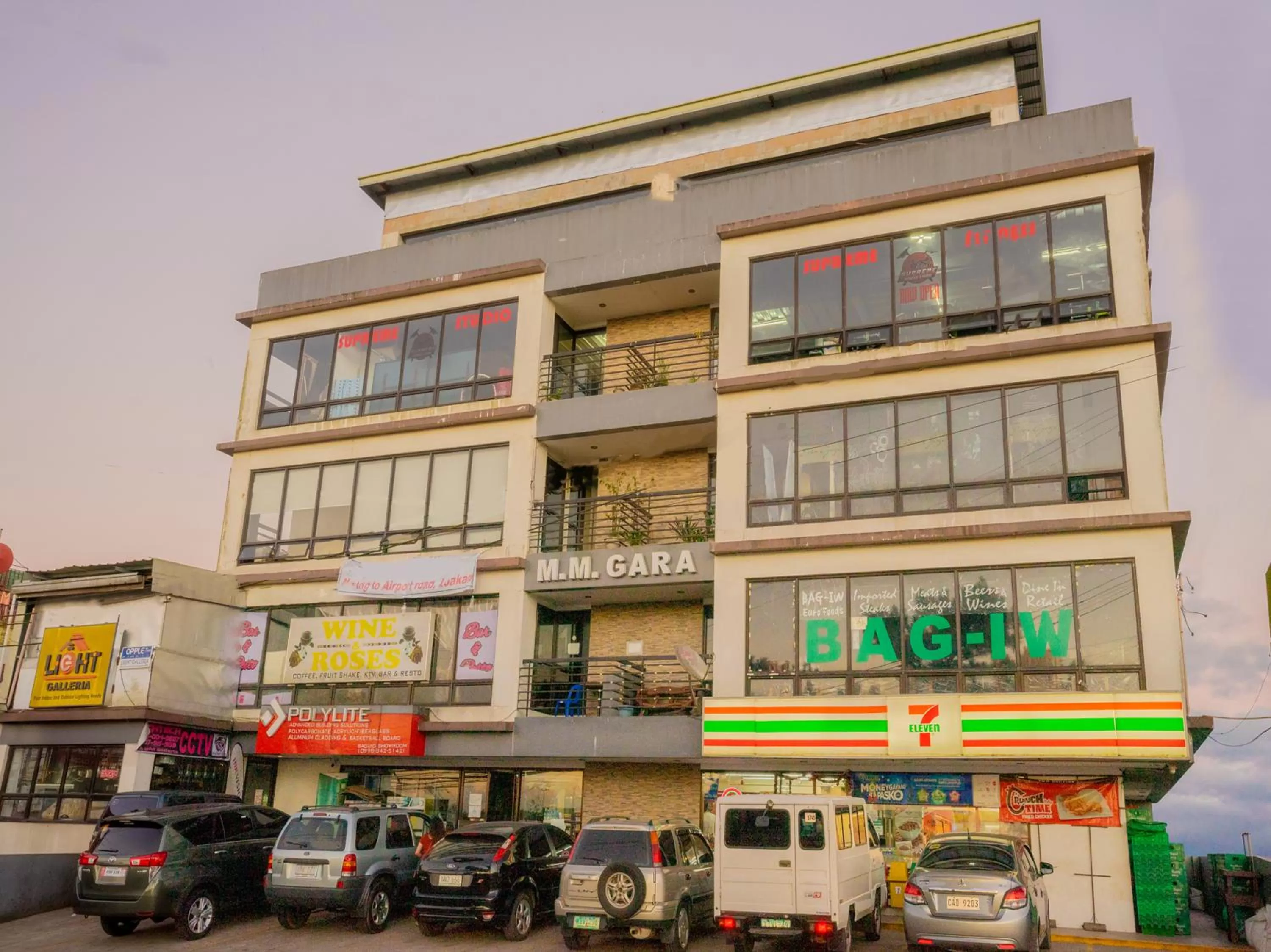 Property building in Casa Bel