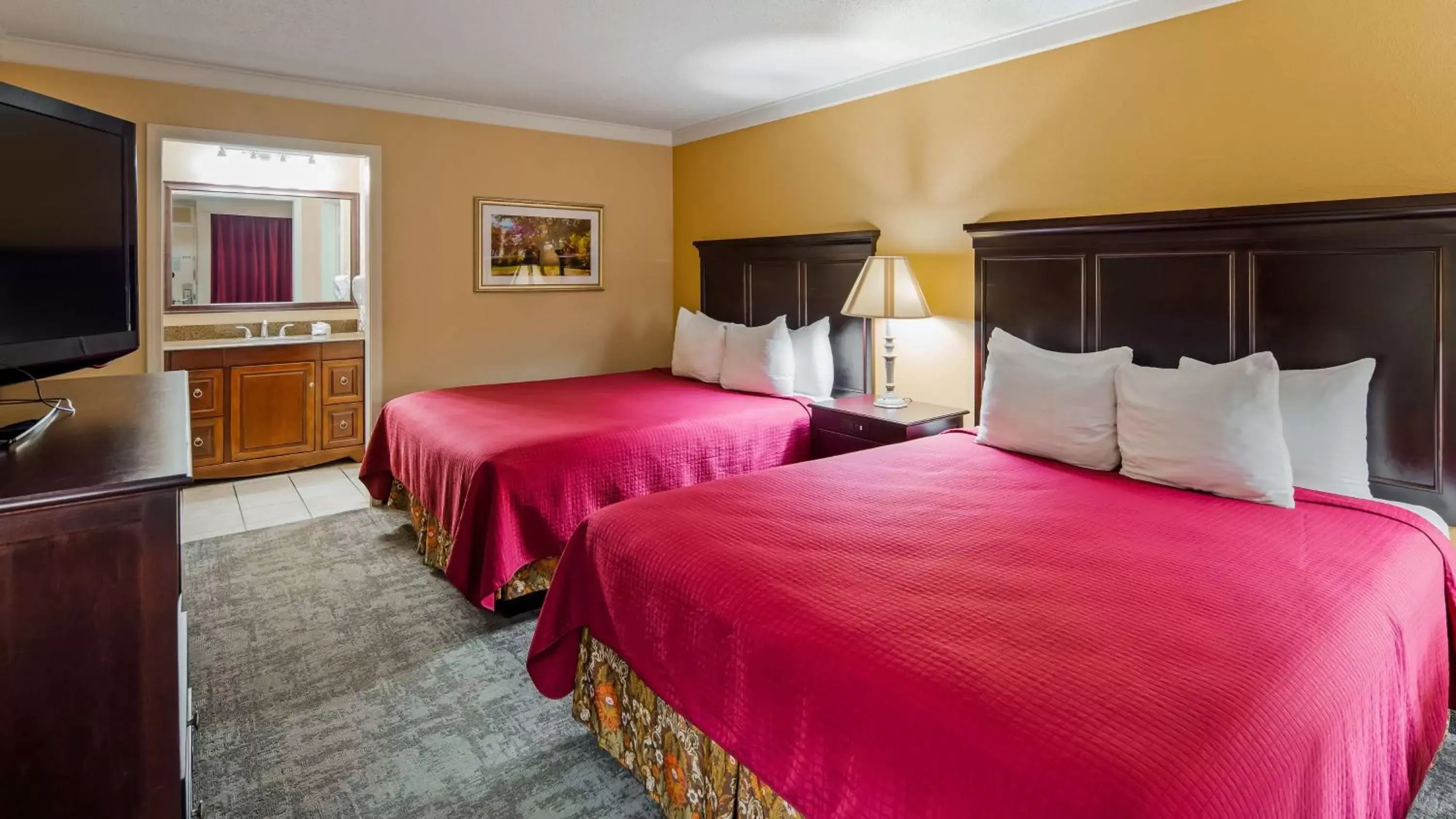 Queen Room with Two Queen Beds - Non-Smoking in Osage Creek Lodge Queen Room with Two Queen Beds - Non-Smoking in Osage Creek Lodge