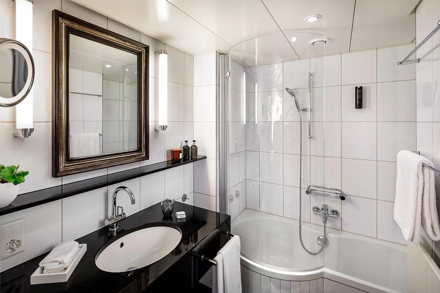 Bathroom in Opera Hotel Zürich