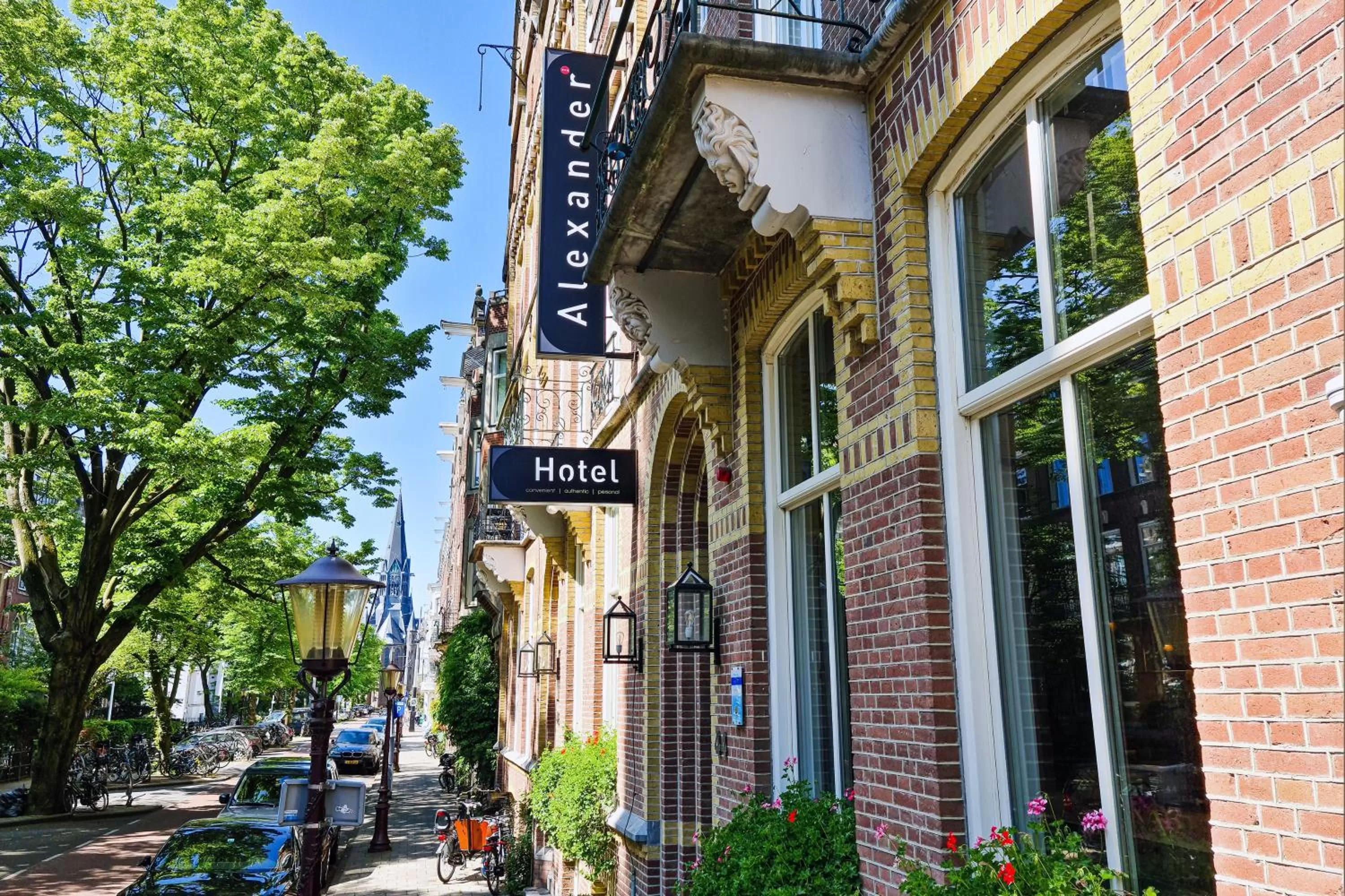 Facade/entrance in Hotel Alexander