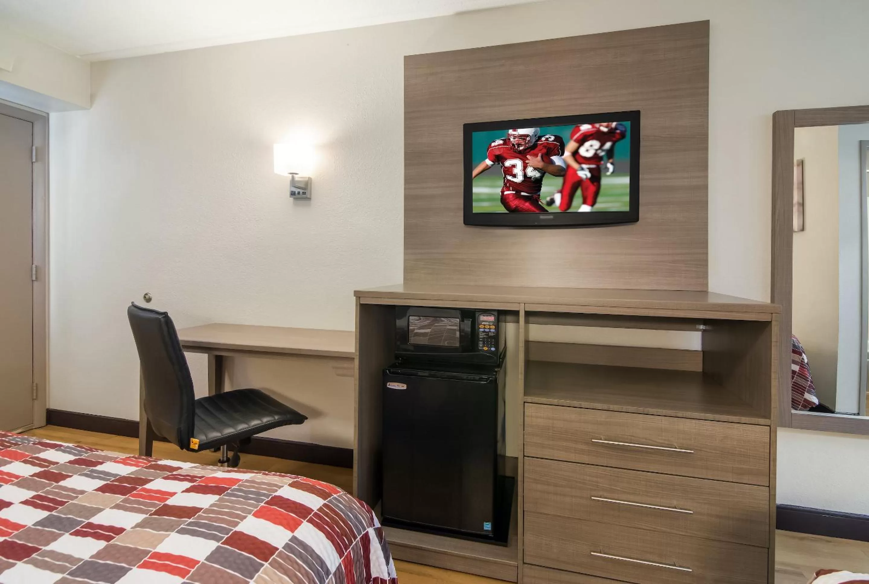 Photo of the whole room, Bed in Red Roof Inn Durham - Triangle Park