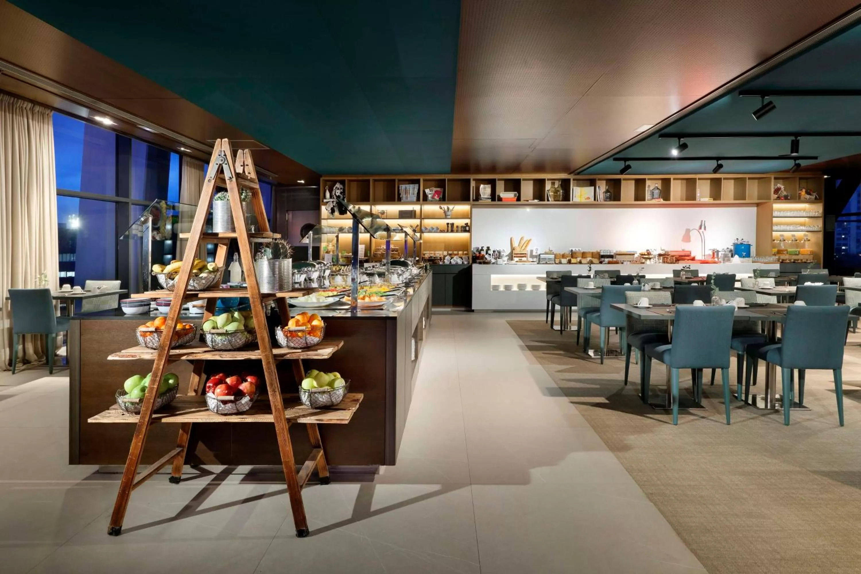 Restaurant/places to eat in Hyatt Regency Barcelona Tower