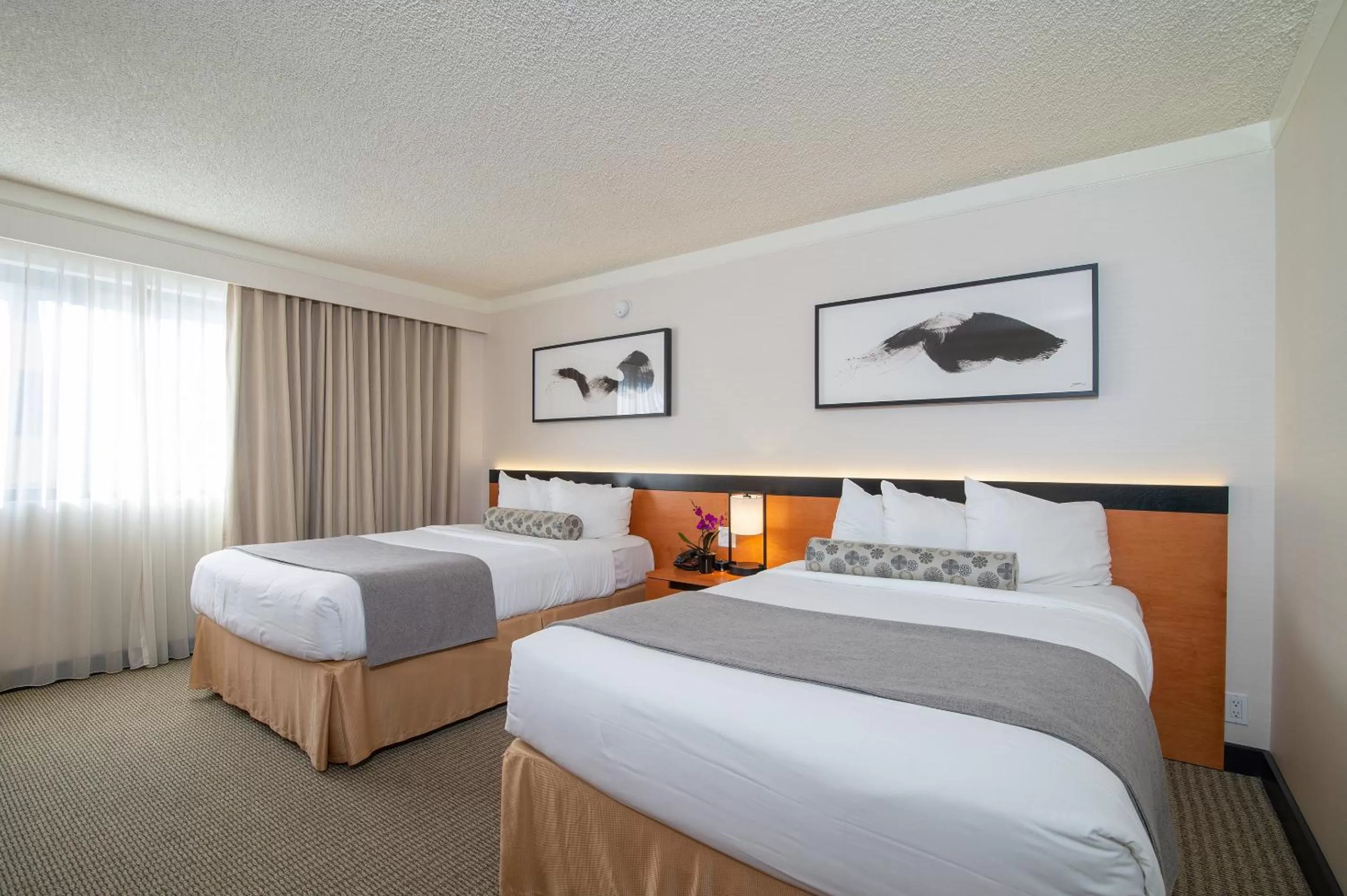 Bed in Miyako Hotel Los Angeles