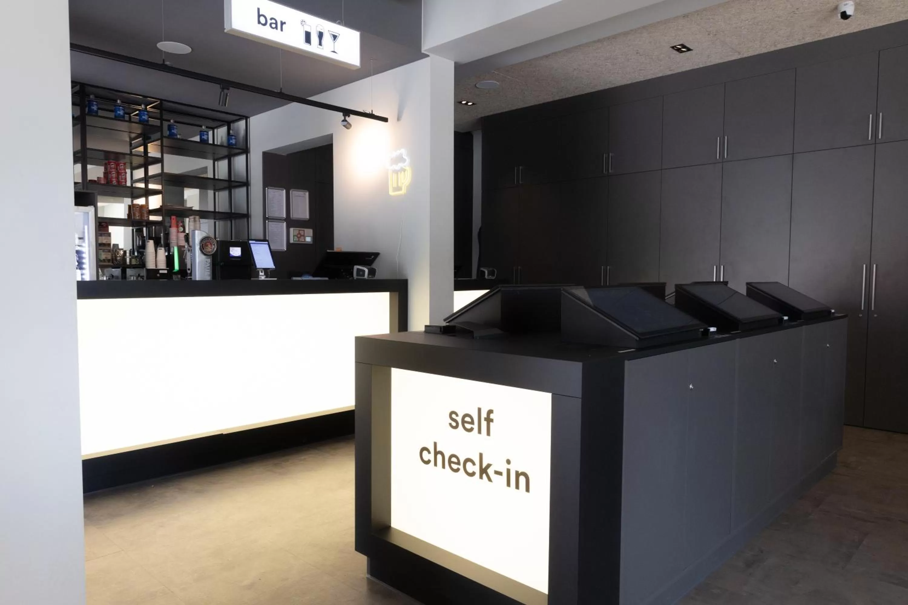 Lobby or reception in a&o München Hackerbrücke