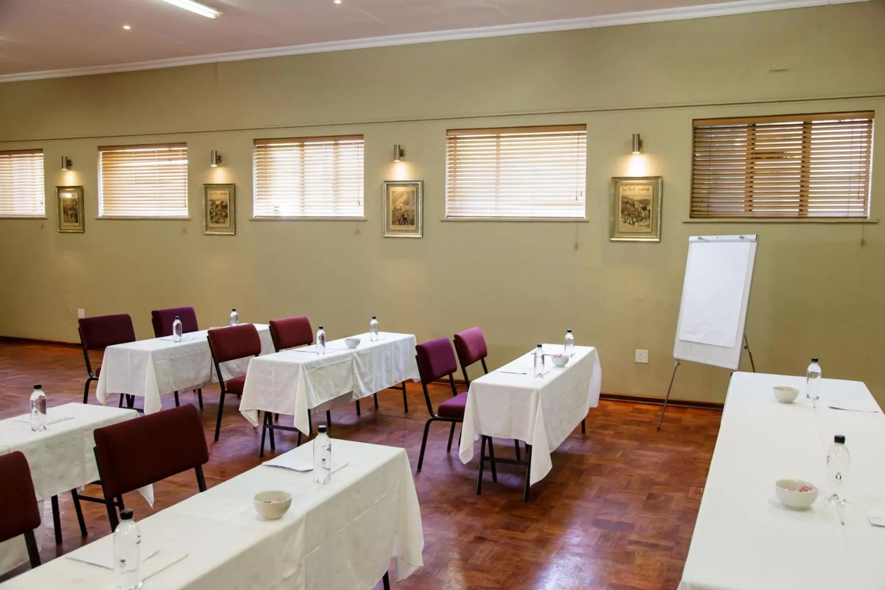 Banquet/Function facilities in Queen's Hotel by BON Hotels