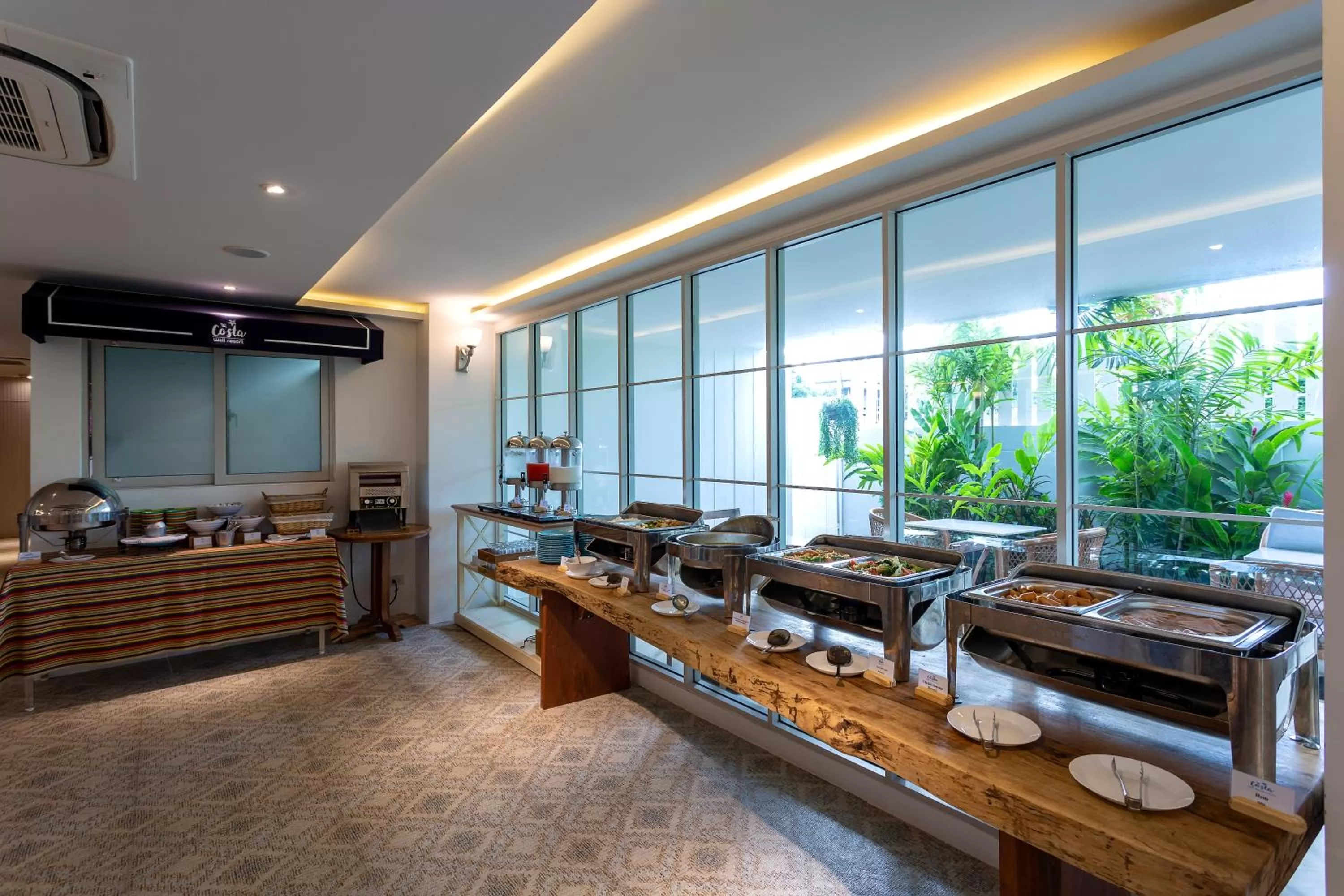 Restaurant/places to eat in Costa Village Bangsaray