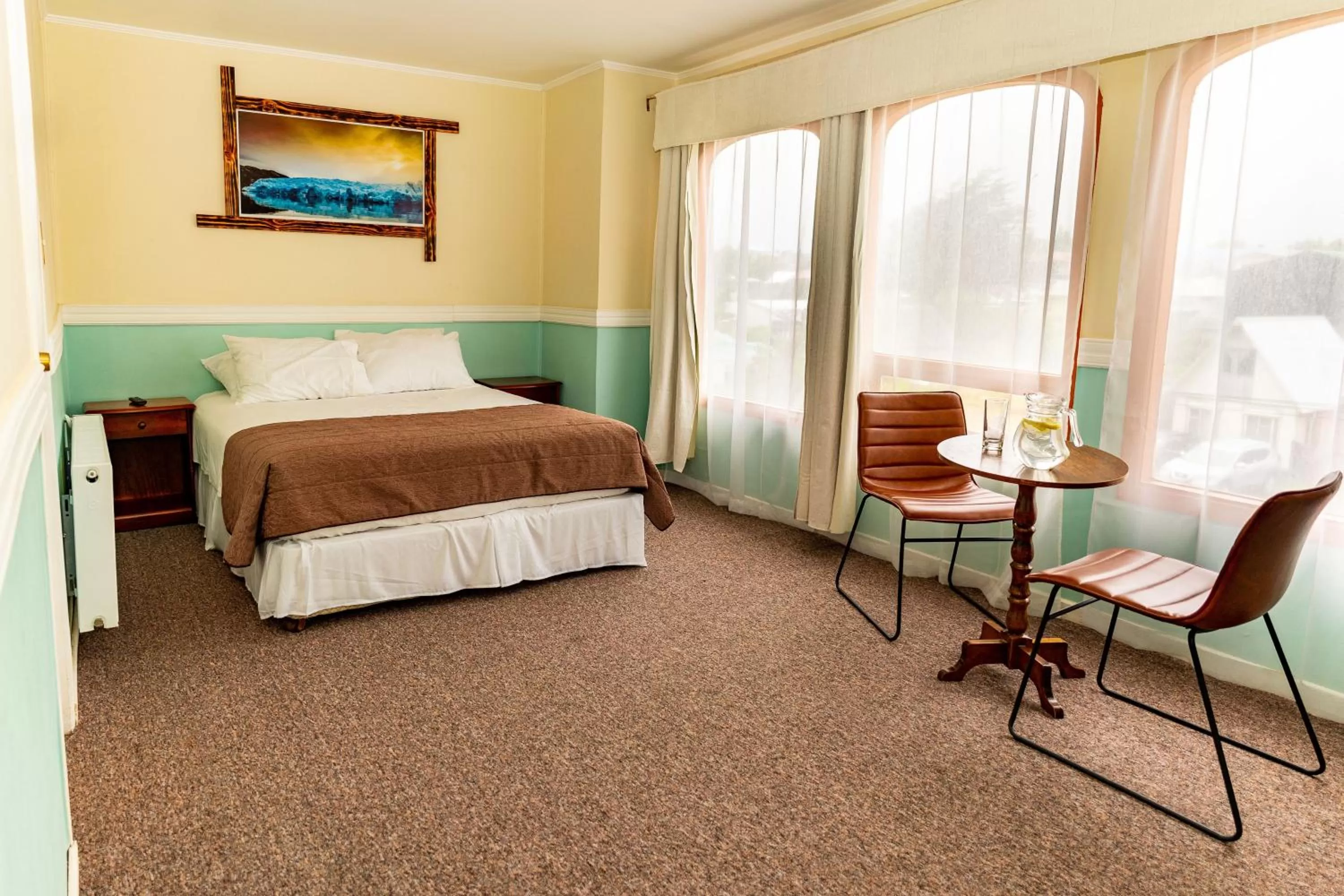 Bedroom, Bed in Darwin Hotel