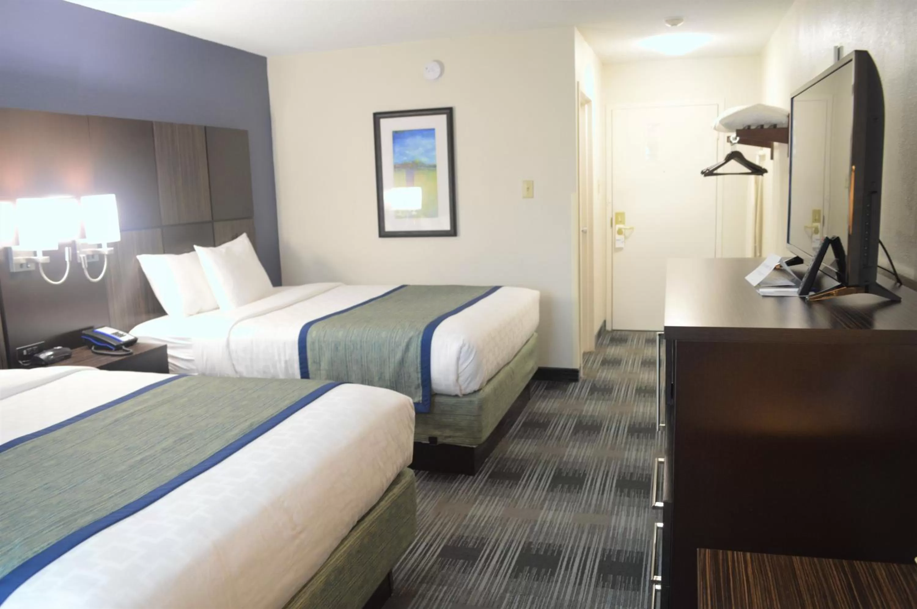 Photo of the whole room, Bed in Falmouth Inn