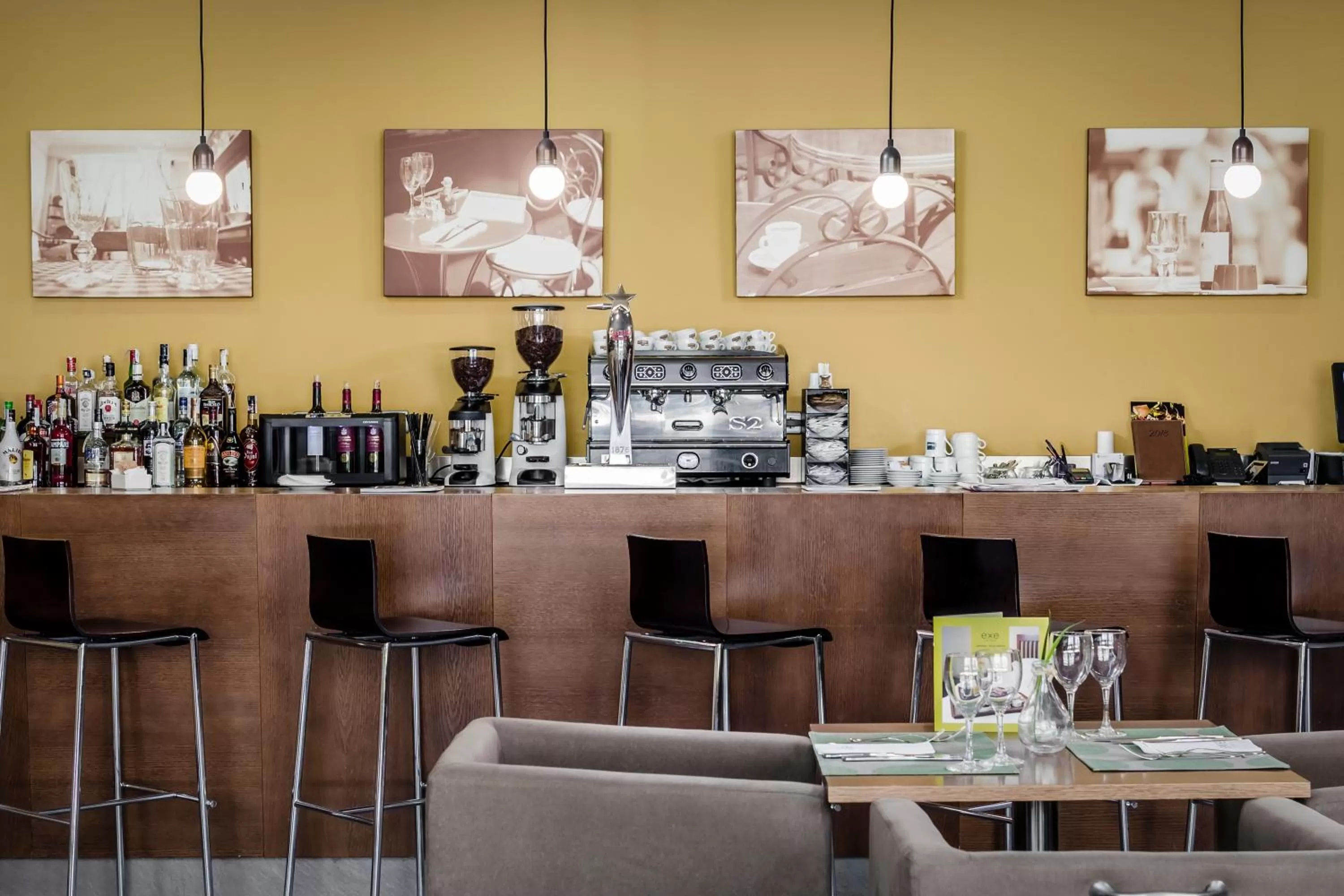 Lounge or bar in Hotel Exe Barcelona Gate