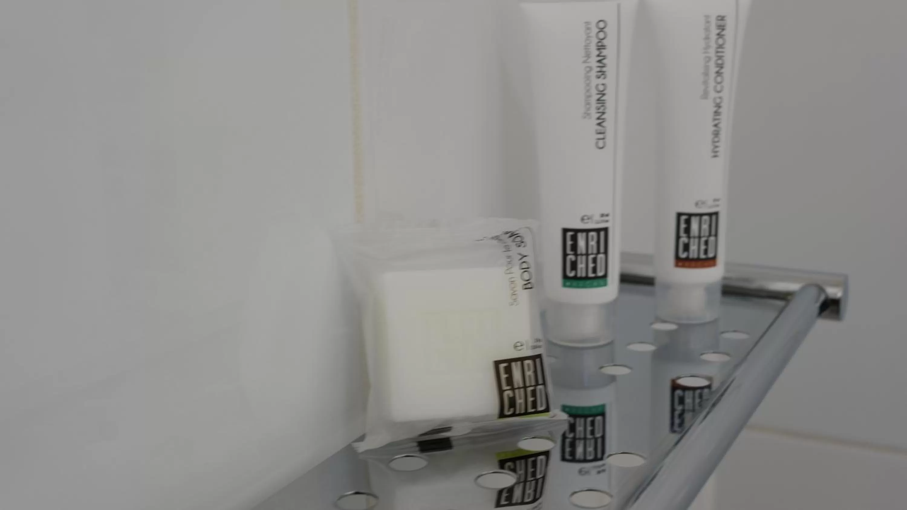 Shower in Loddon River Motel Kerang