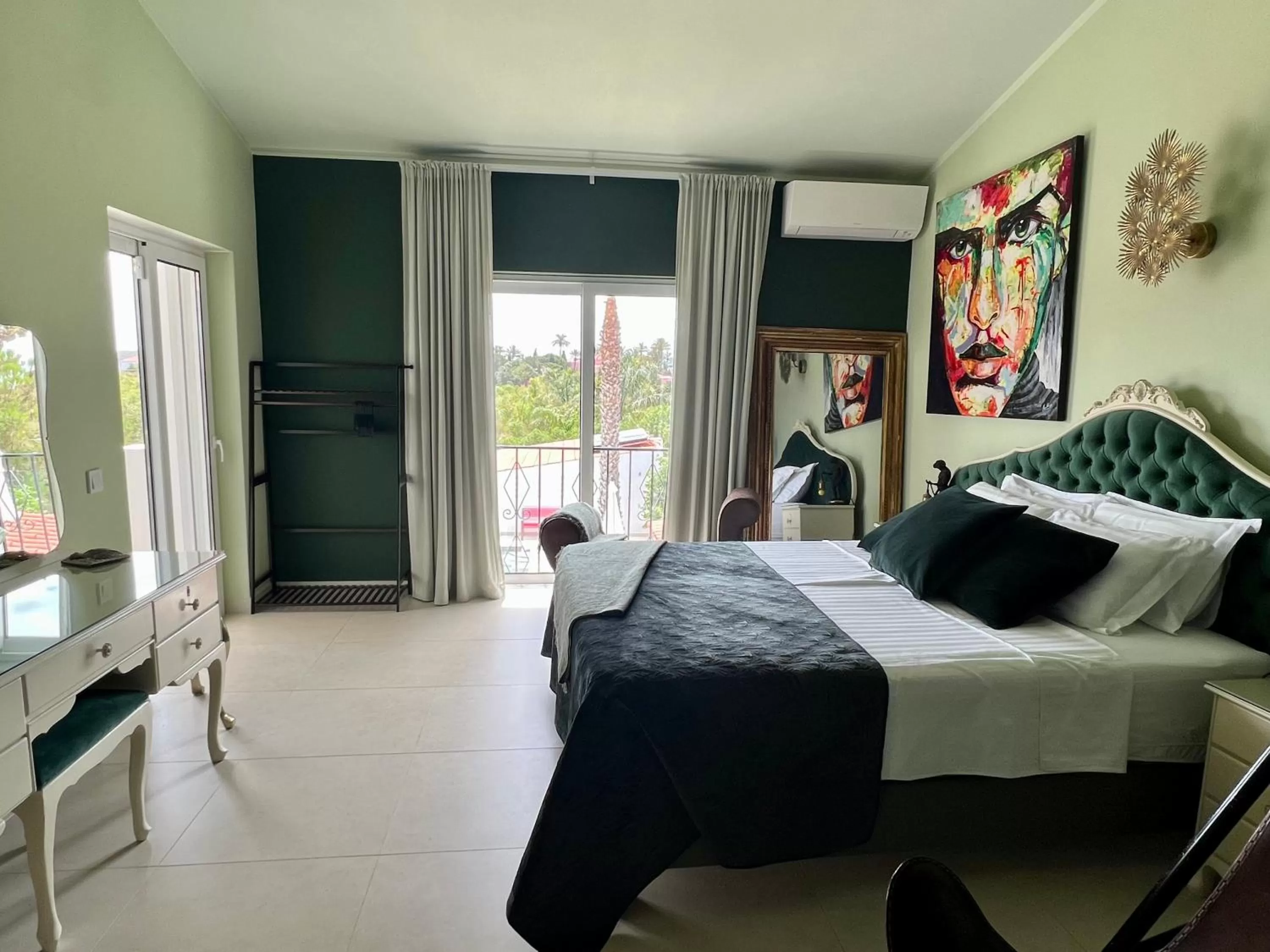 Photo of the whole room, Bed in Palm View Guesthouse, adults only