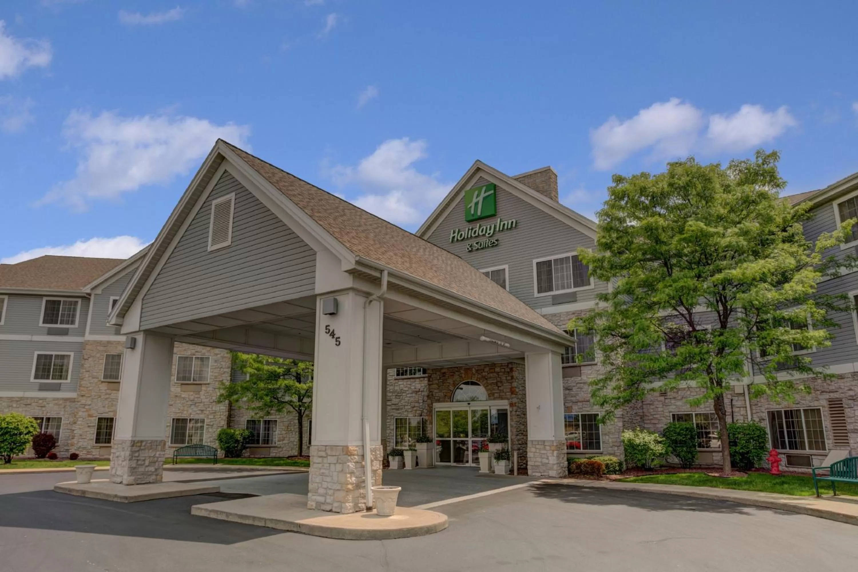Property building in Holiday Inn Milwaukee Airport by IHG