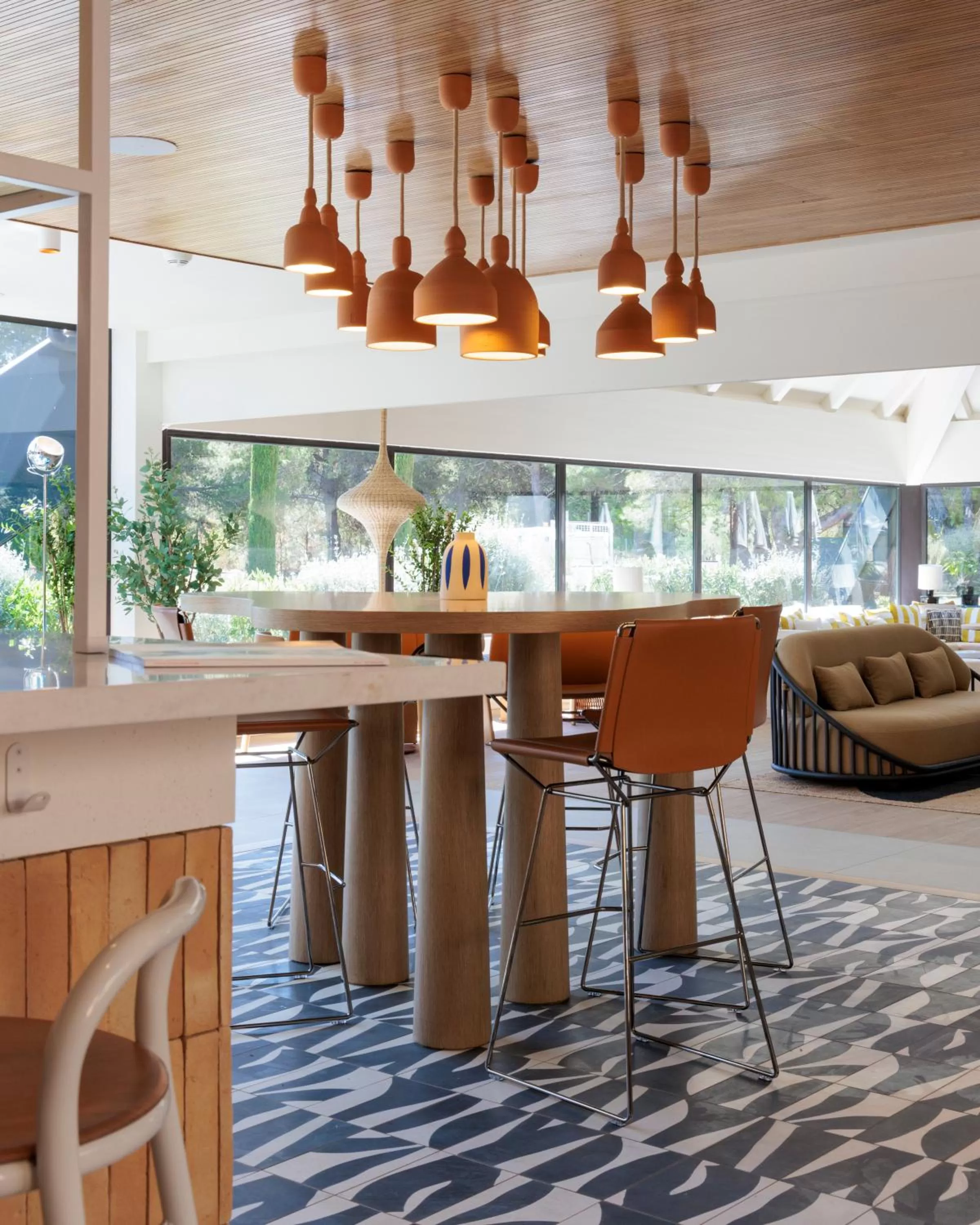 Lounge or bar in Hilton Garden Inn Marseille Provence Airport