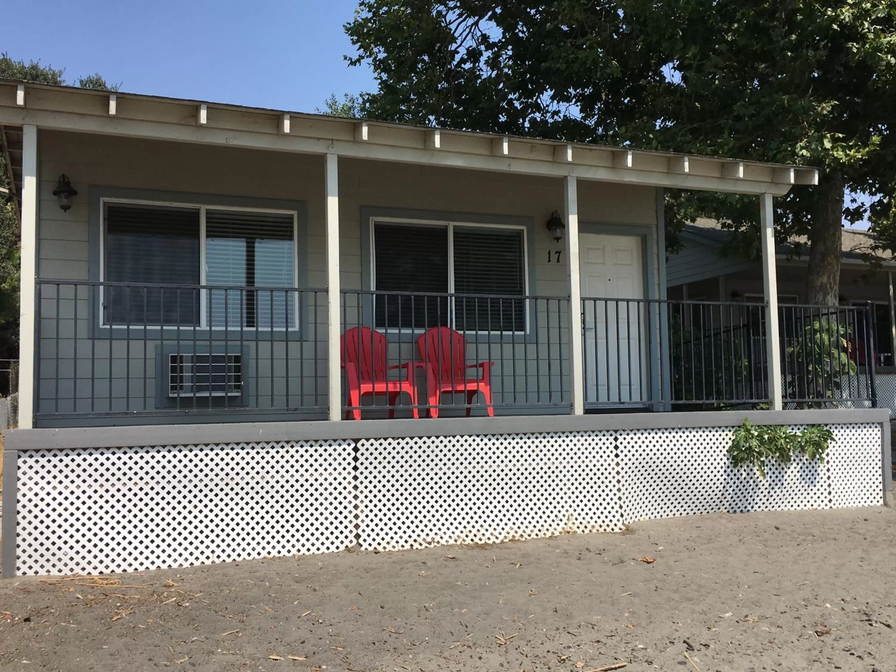 Deluxe Queen Studio  in Clear Lake Cottages & Marina