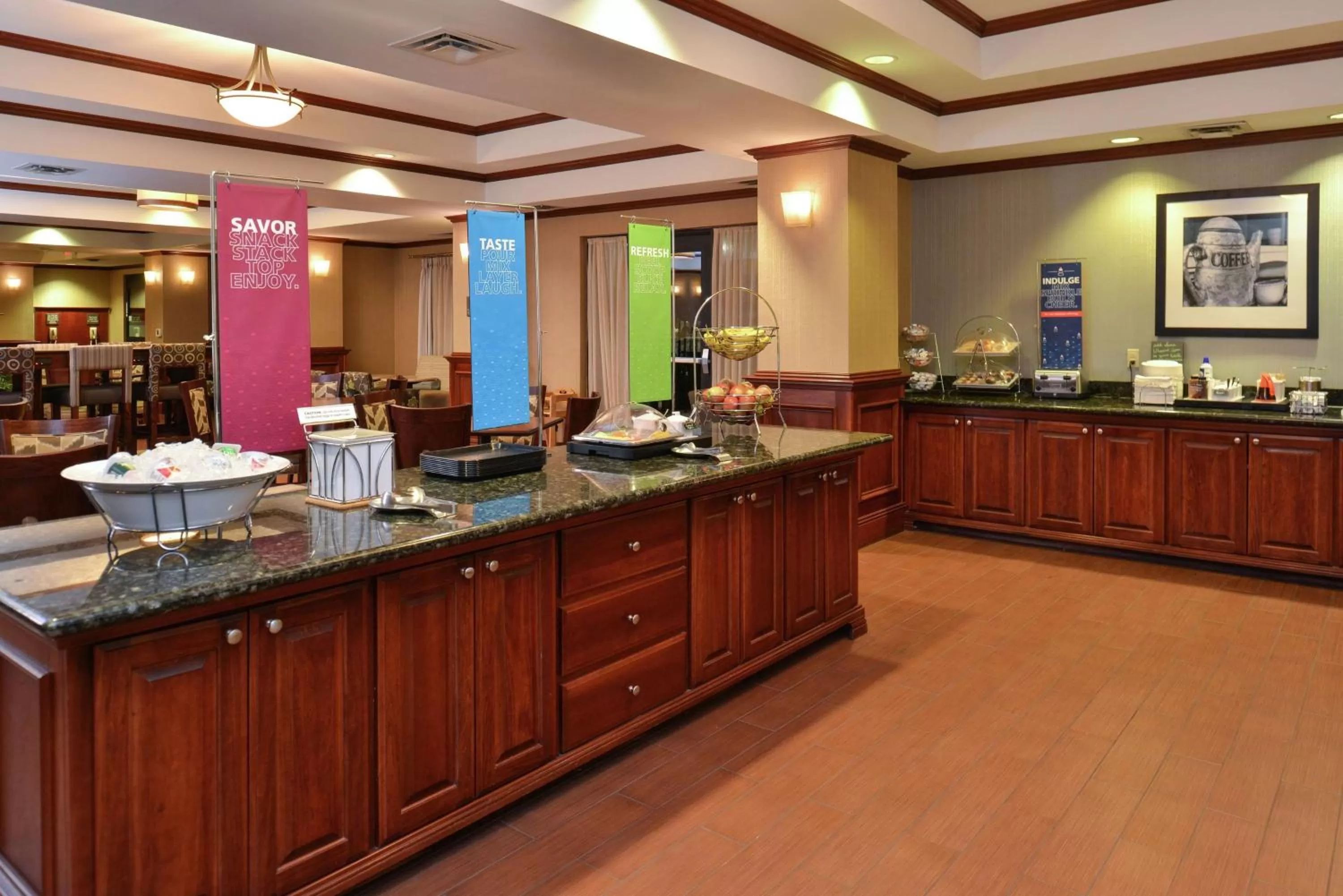Dining area in Hampton Inn Harrison