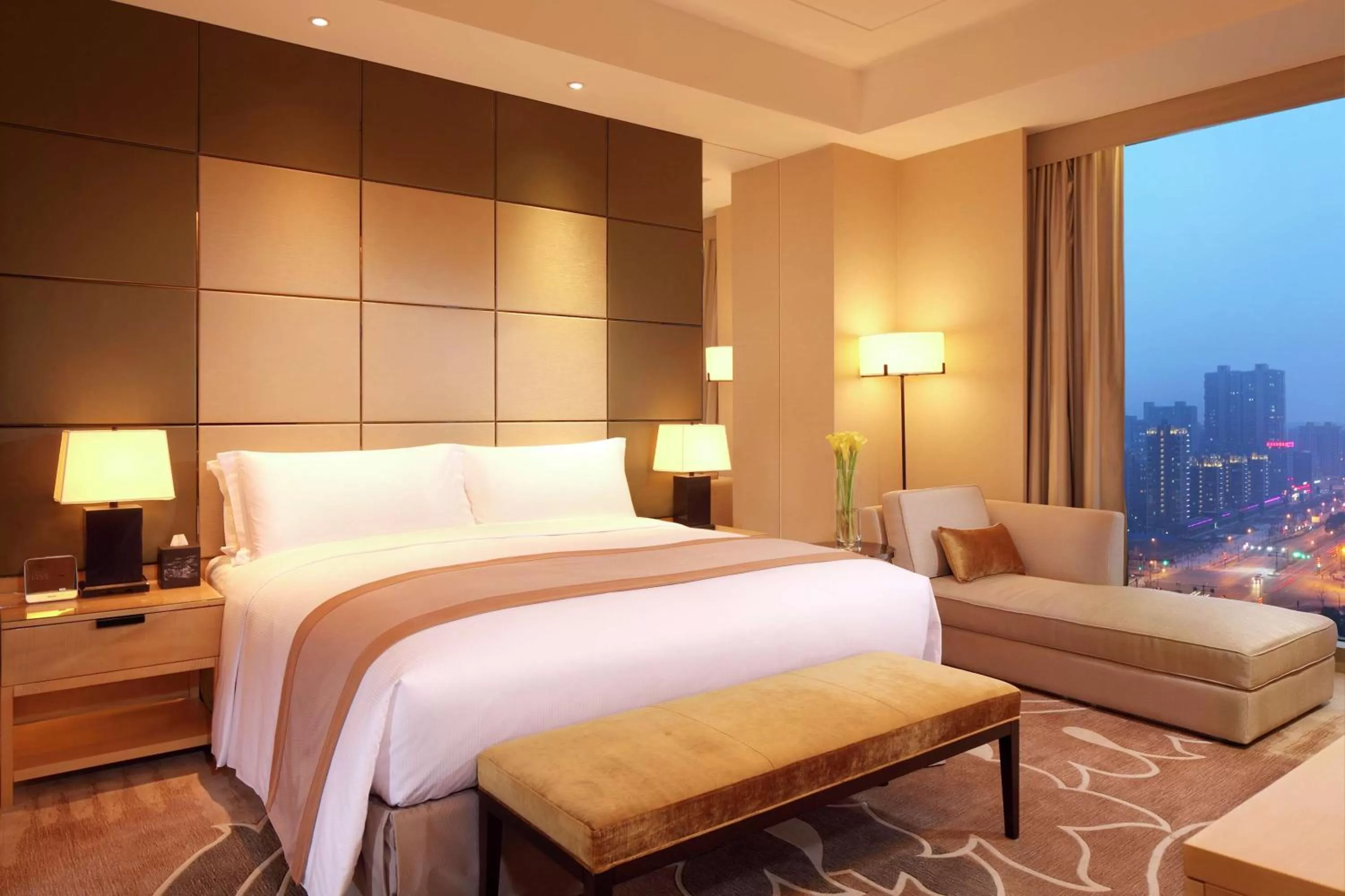 Bed in DoubleTree by Hilton Hangzhou East