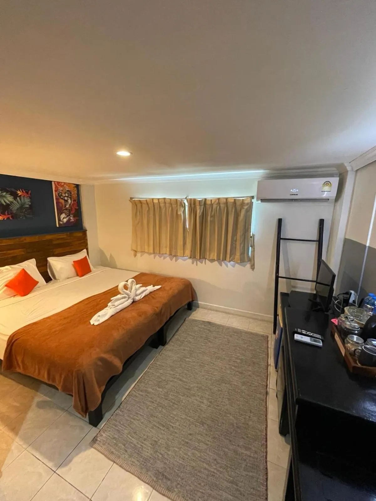 Bed in BH Baan Paradise Hotel Patong