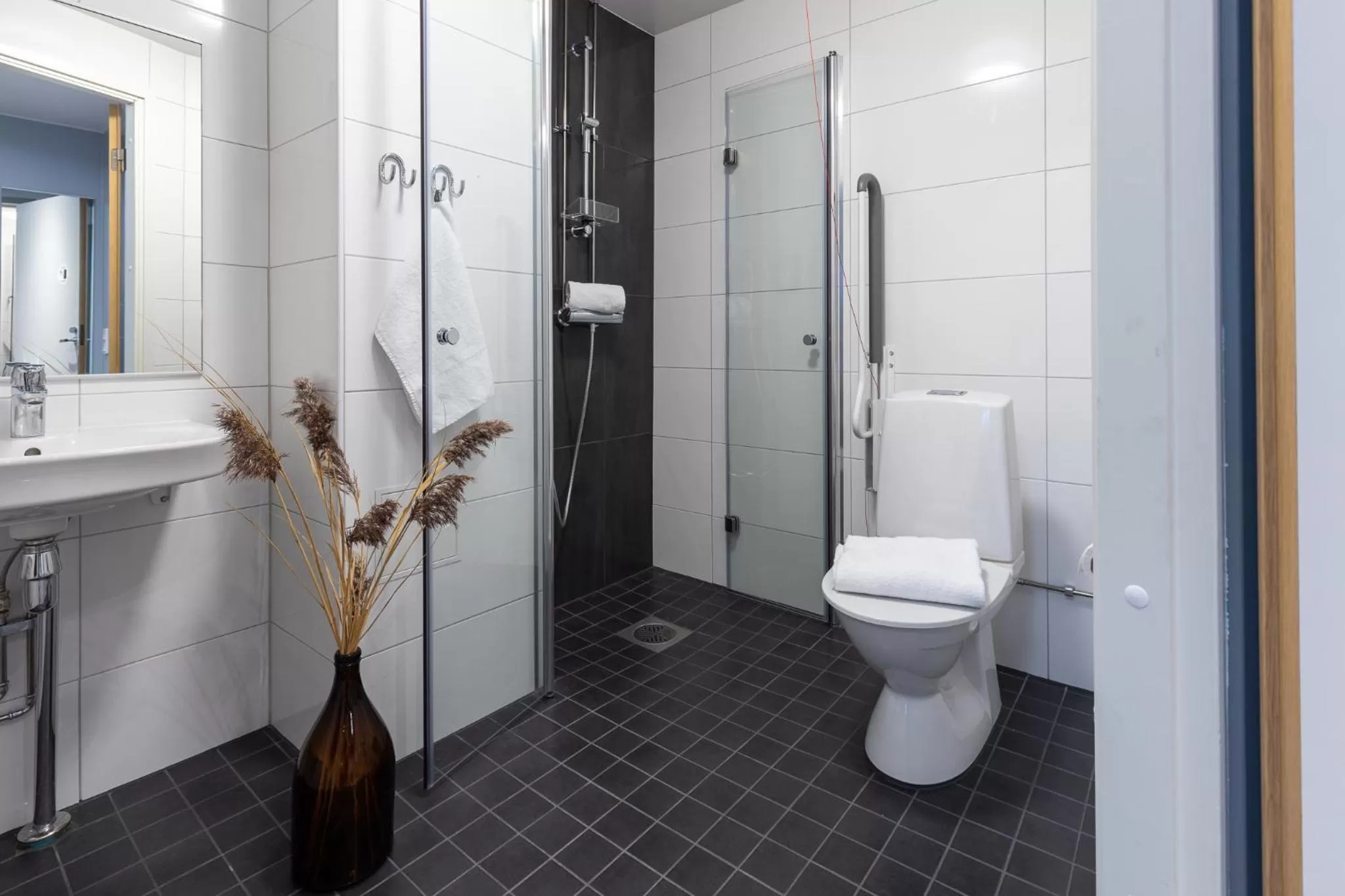 Shower in Hotel Linnasmäki