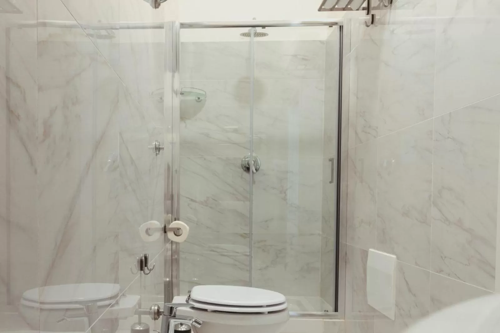 Shower in TIZIANA'S HOUSE