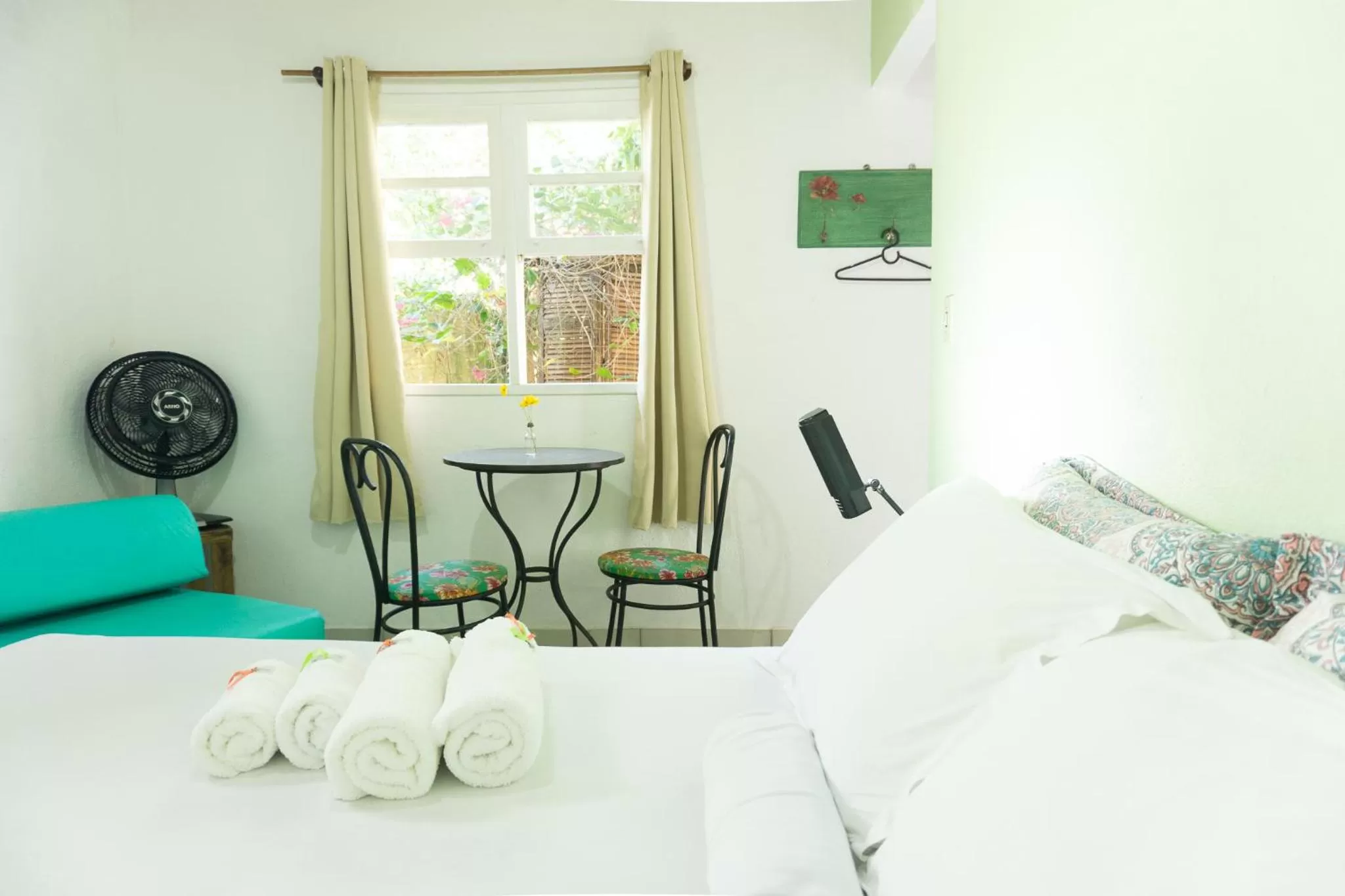 Photo of the whole room, Bed in Casa dos Açores Cama e Café