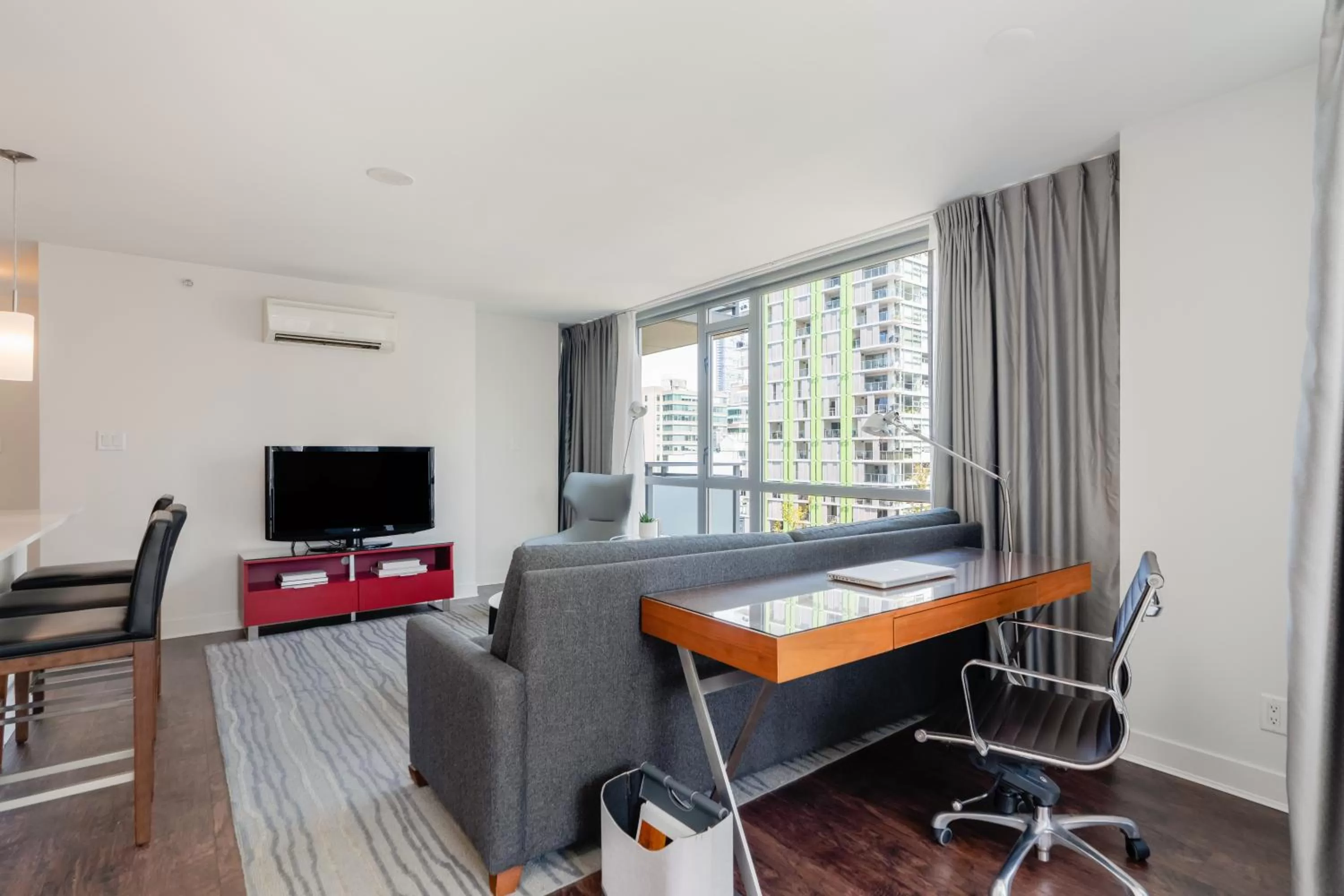 Living room in Level Vancouver Yaletown - Seymour