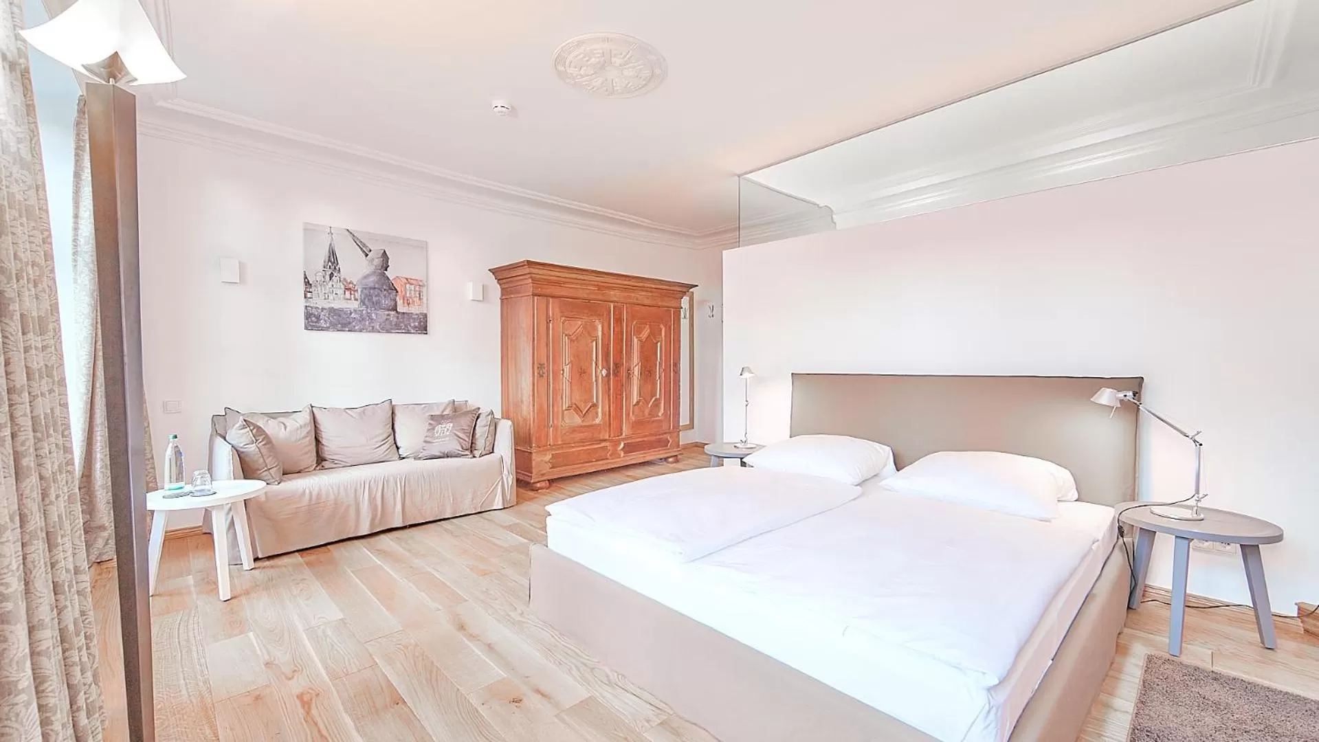 Photo of the whole room, Bed in Anno 1433 Hotel Lüneburg