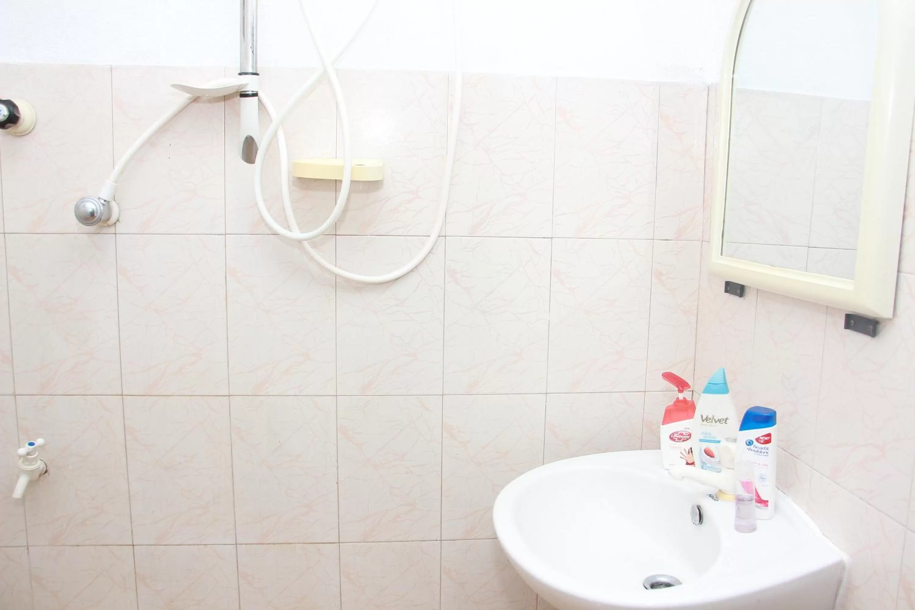 Shower, Bathroom in Jumera Villa Mirissa