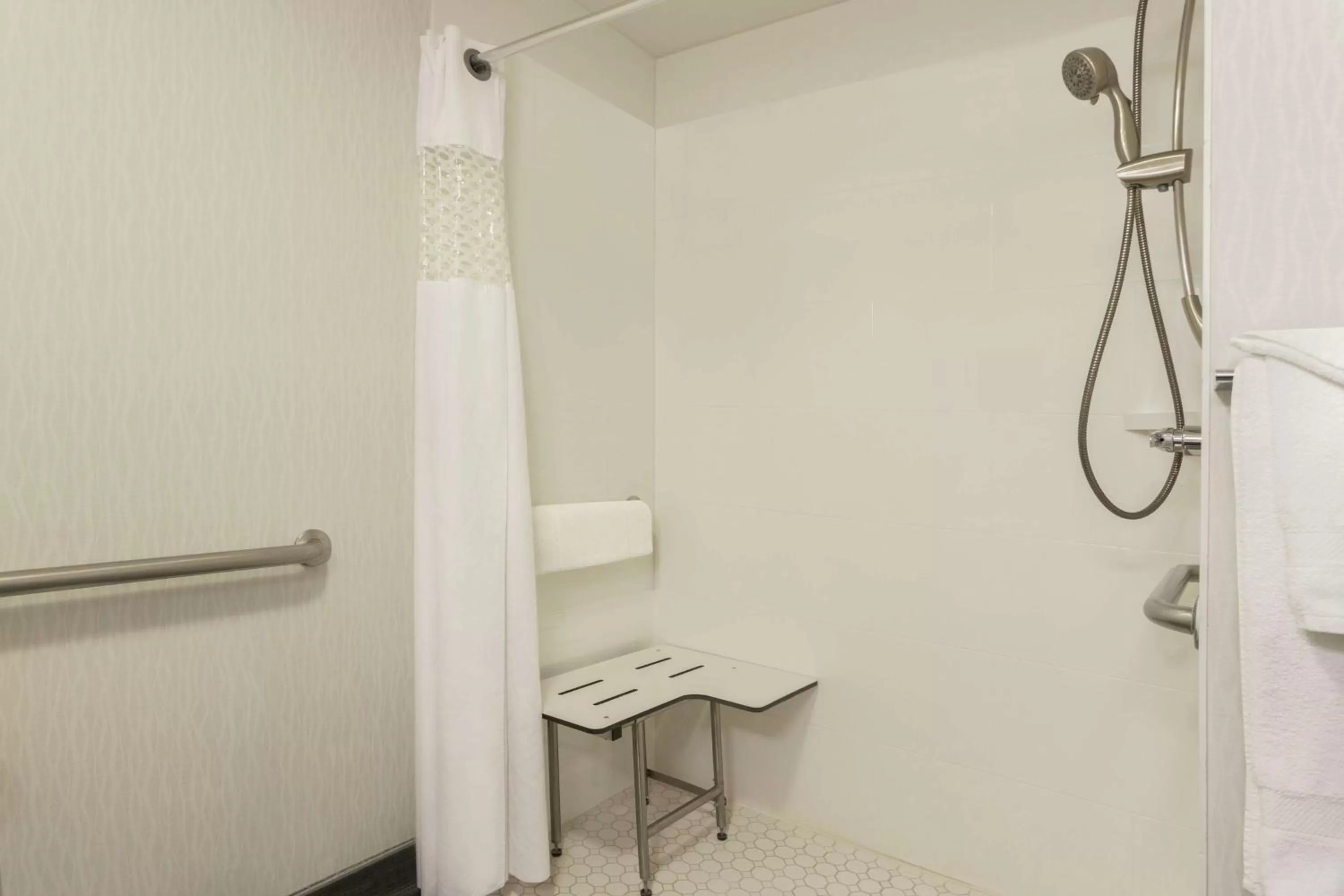 Bathroom in Hampton Inn Birmingham-Trussville