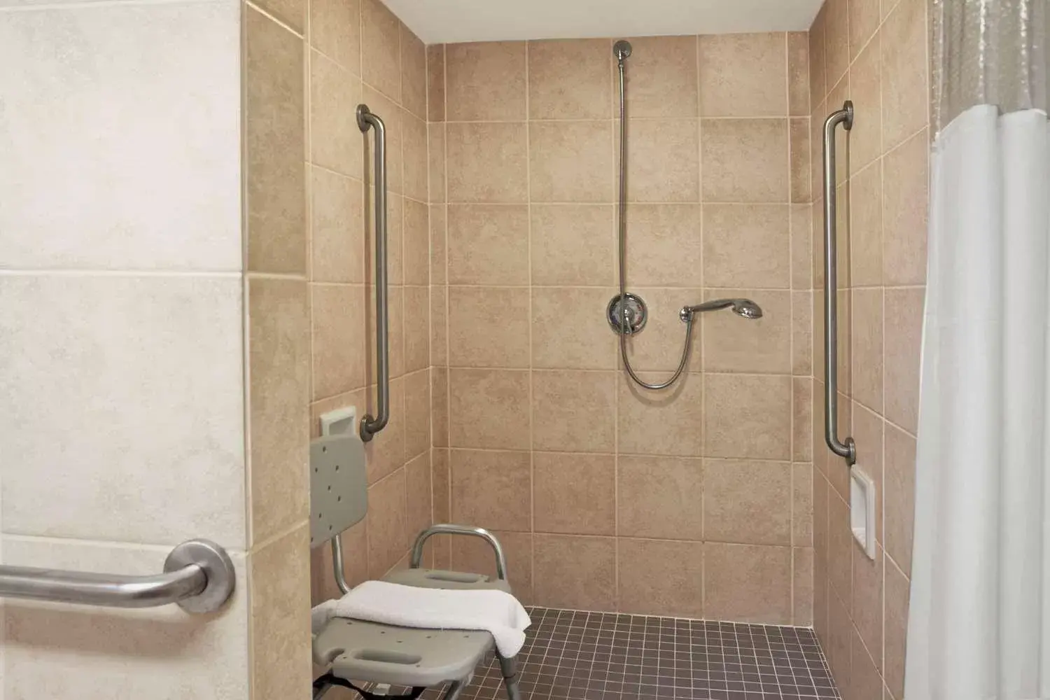 King Room - Mobility Access/Non-Smoking in Ramada by Wyndham Saginaw Hotel & Suites King Room - Mobility Access/Non-Smoking in Ramada by Wyndham Saginaw Hotel & Suites