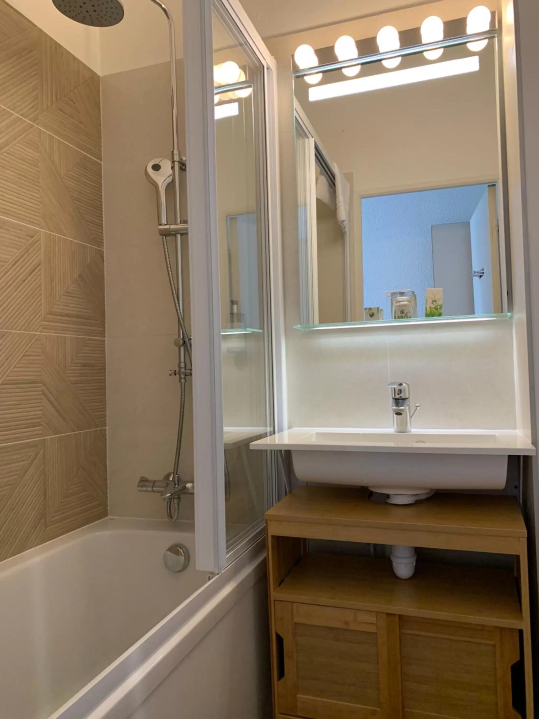 Bathroom in Ambassadeur Hotel - Cherbourg Port de Plaisance