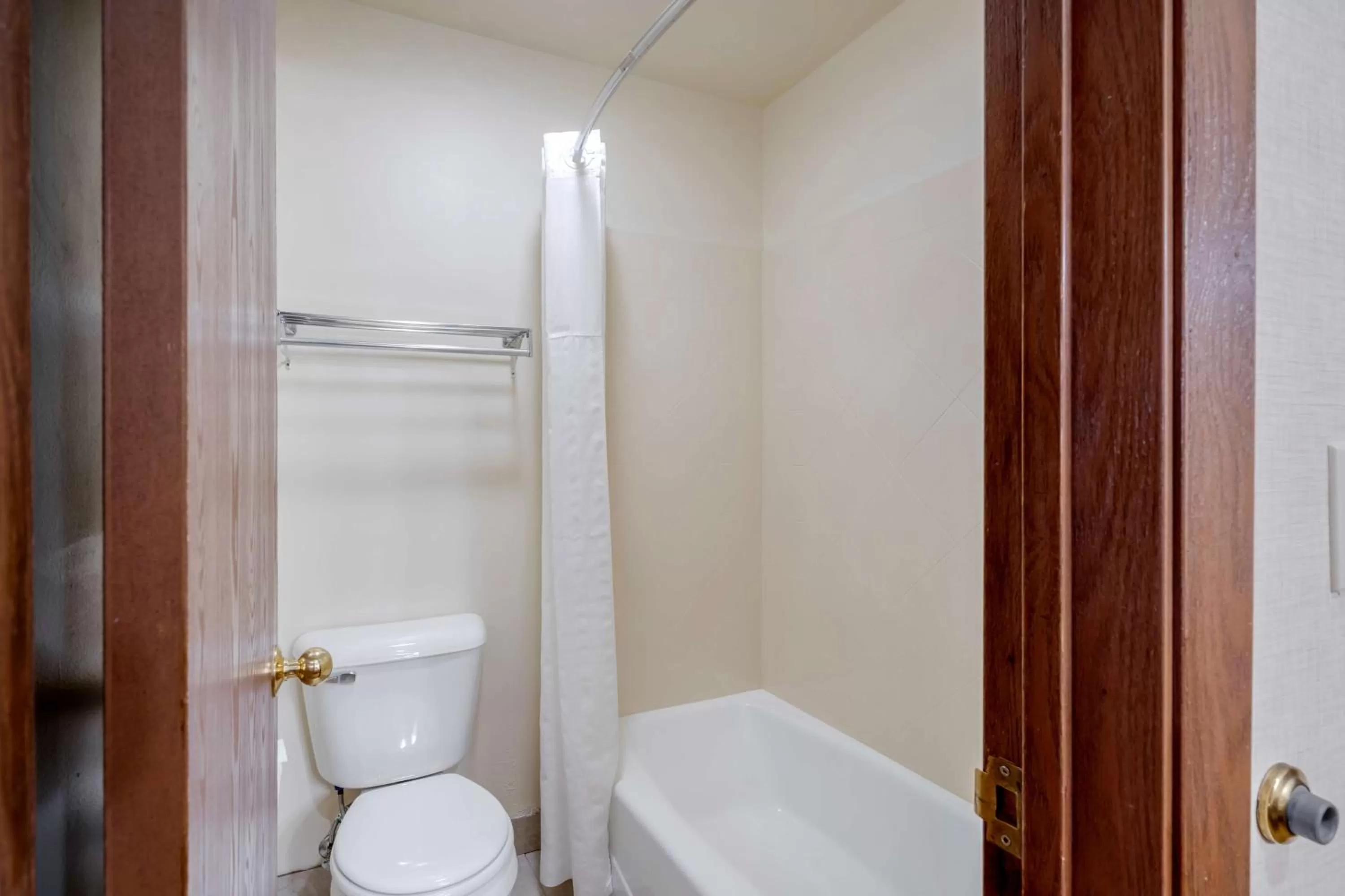 Bathroom in Best Western Pinedale Inn