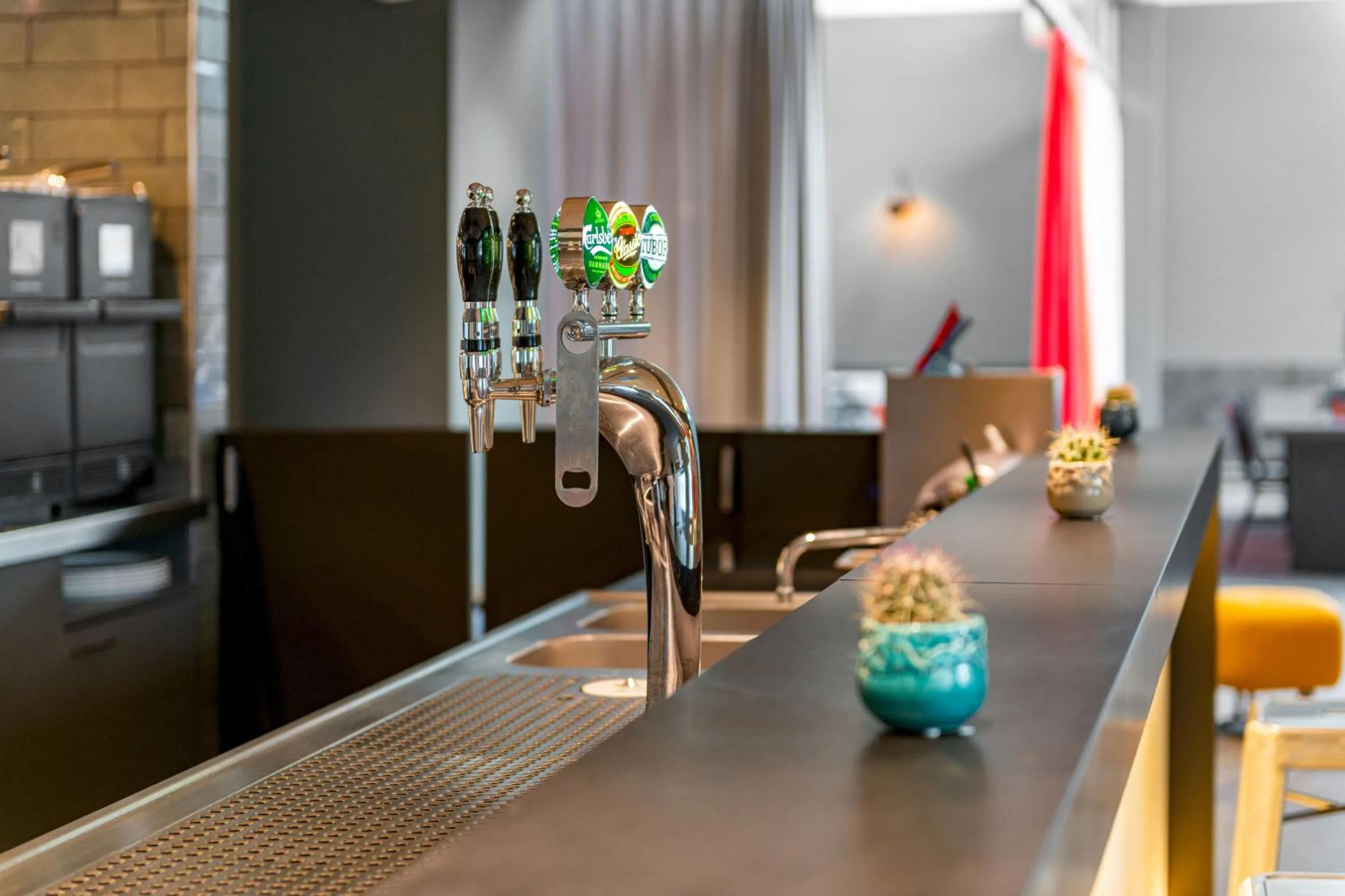 Lounge or bar in a&o Copenhagen Sydhavn