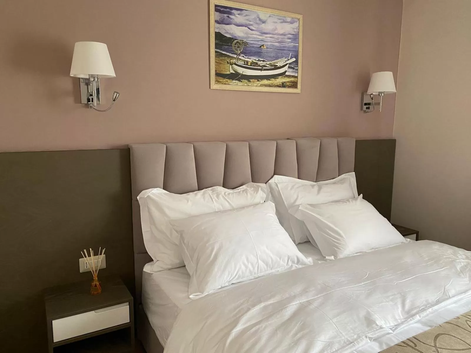 Bed in Doanesia Premium Hotel & Spa